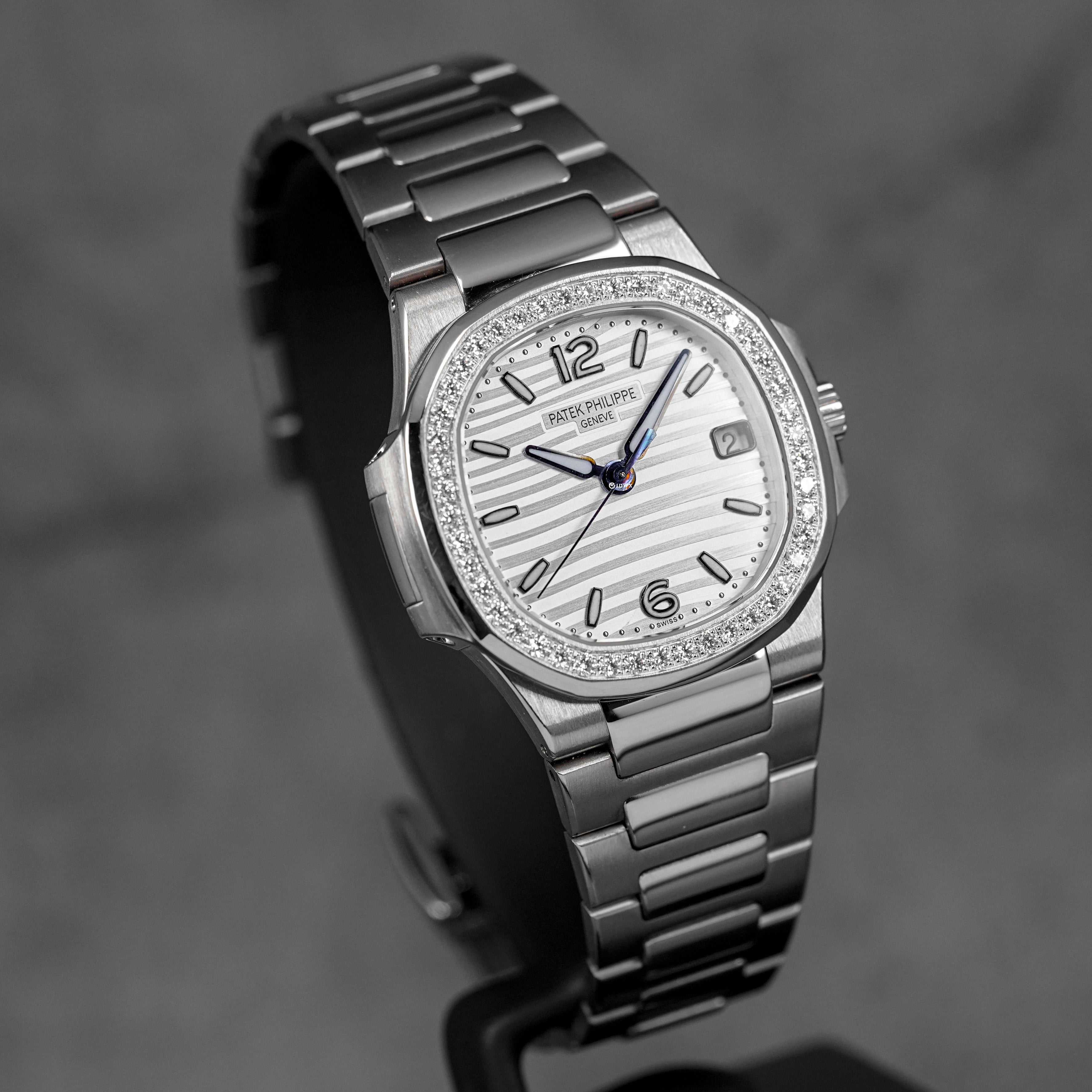 harga patek philippe nautilus 7010/1g