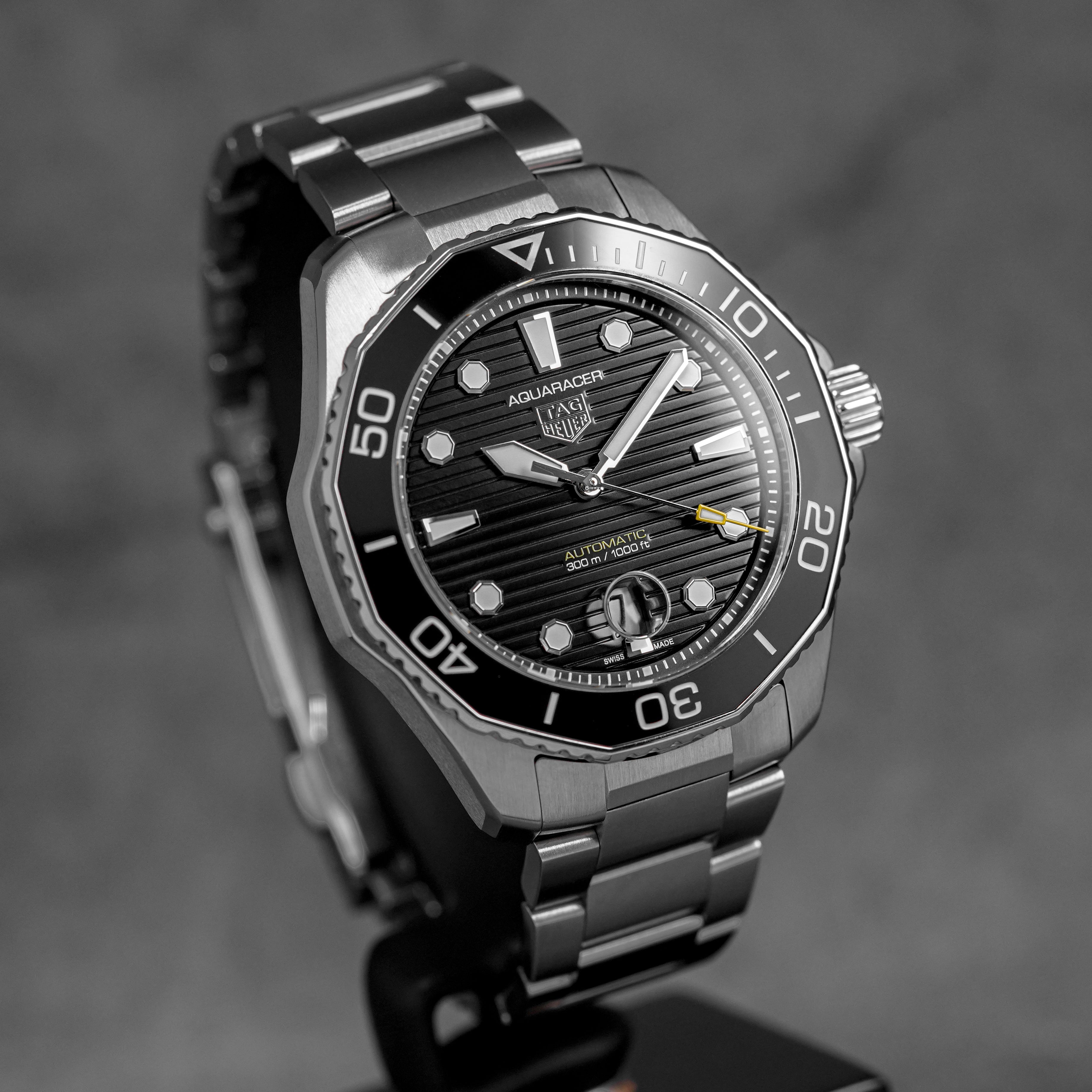 harga tag heuer aquaracer 300 date black