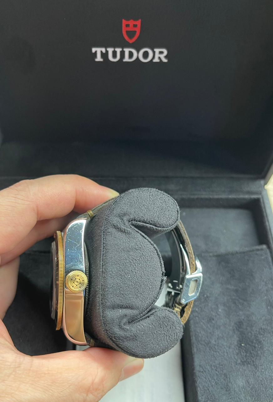 BLACK BAY TWOTONE YELLOWGOLD BLACK DIAL LEATHER STRAP (2018)