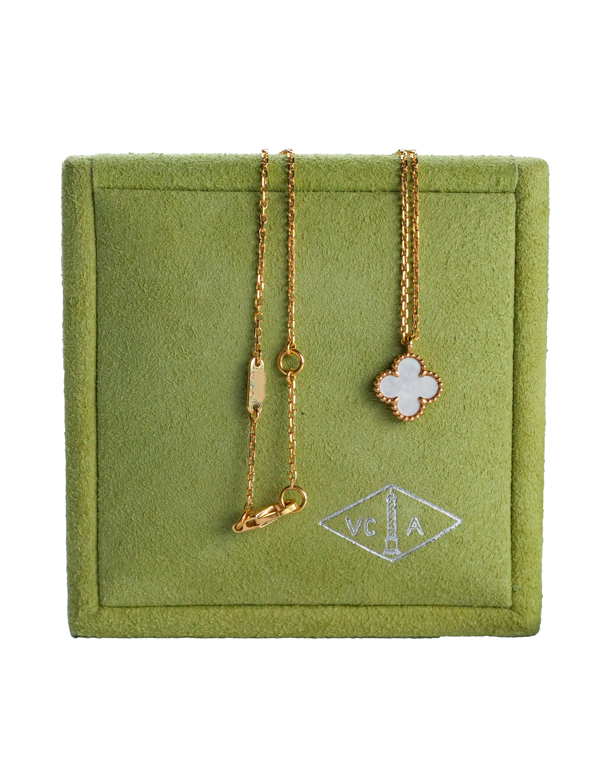 SWEET ALHAMBRA NECKLACE 18K GOLD MOTHER OF PEARL