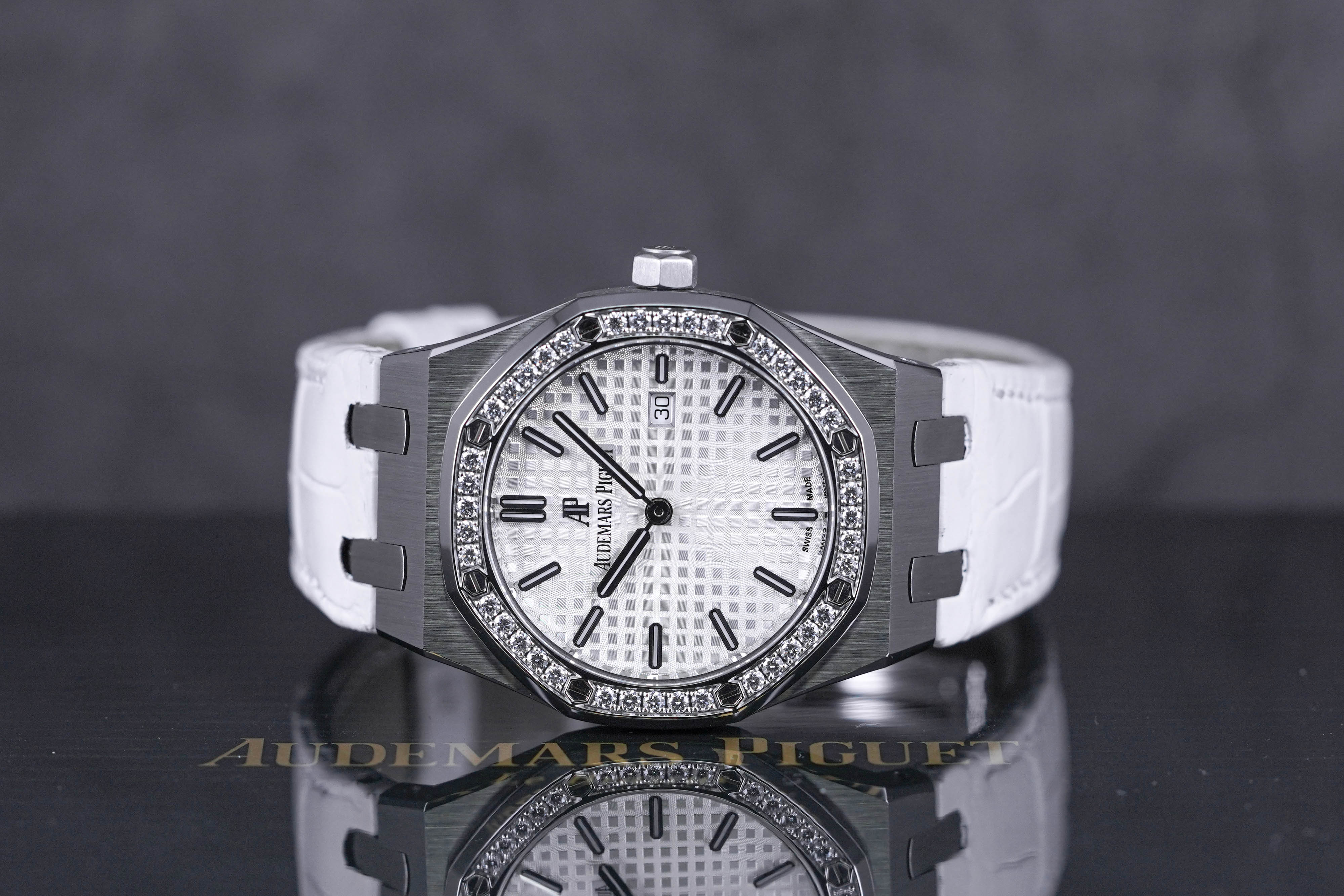 ROYAL OAK 33MM LADIES DIAMOND BEZEL WHITE DIAL (2015)