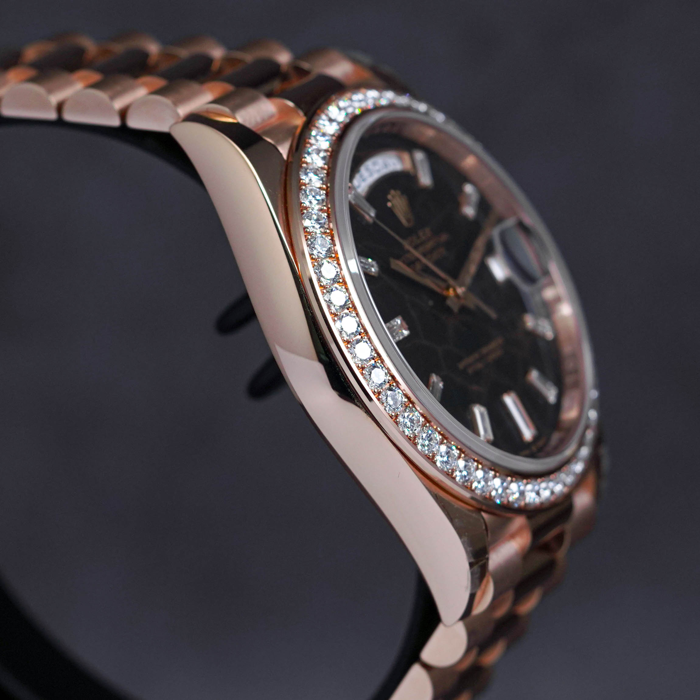 DAYDATE 40MM ROSEGOLD DIAMOND BEZEL EISENKIESEL BAGUETTE DIAL (2021)