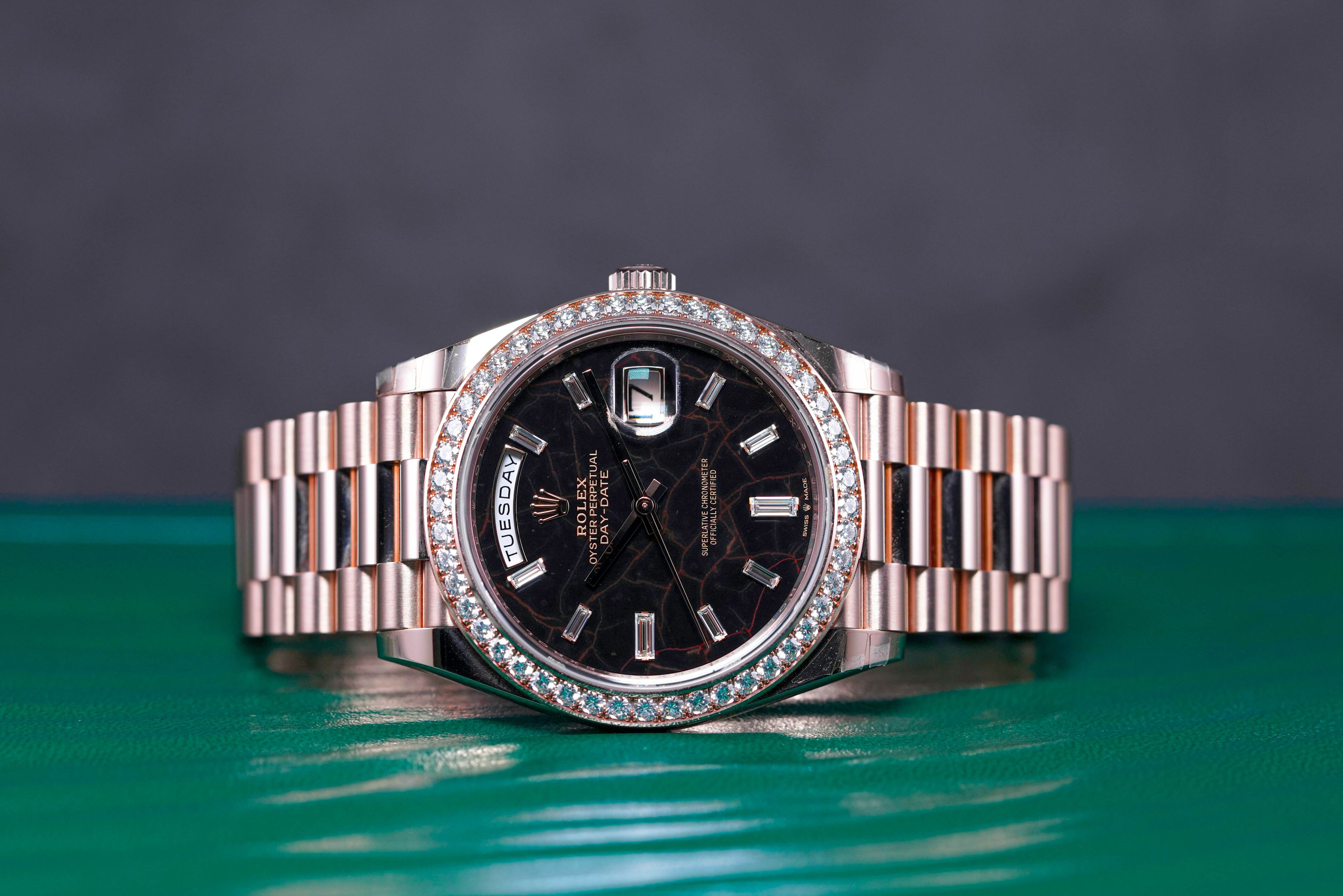 DAYDATE 40MM ROSEGOLD DIAMOND BEZEL EISENKIESEL BAGUETTE DIAL (2021)