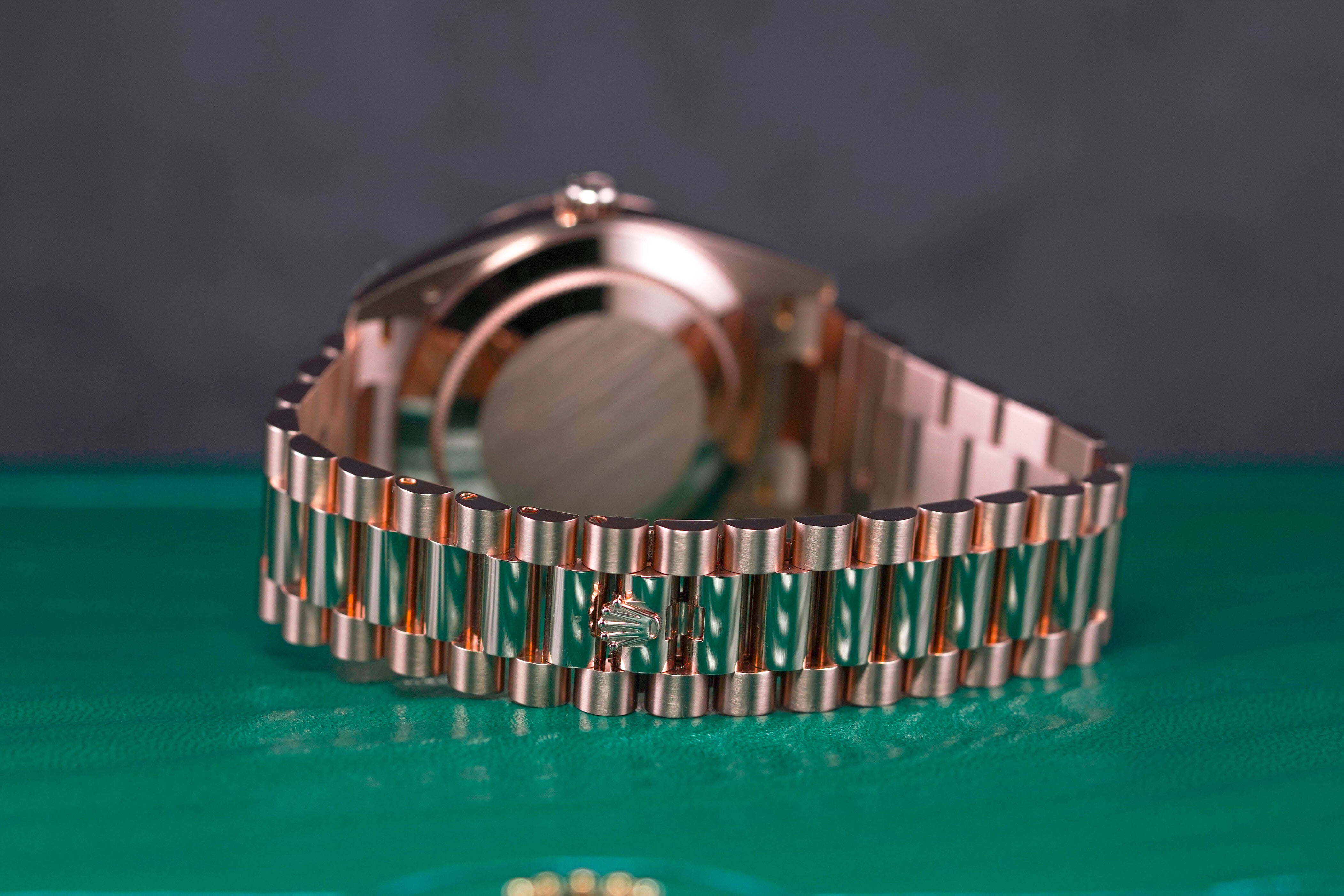 DAYDATE 40MM ROSEGOLD DIAMOND BEZEL EISENKIESEL BAGUETTE DIAL (2021)