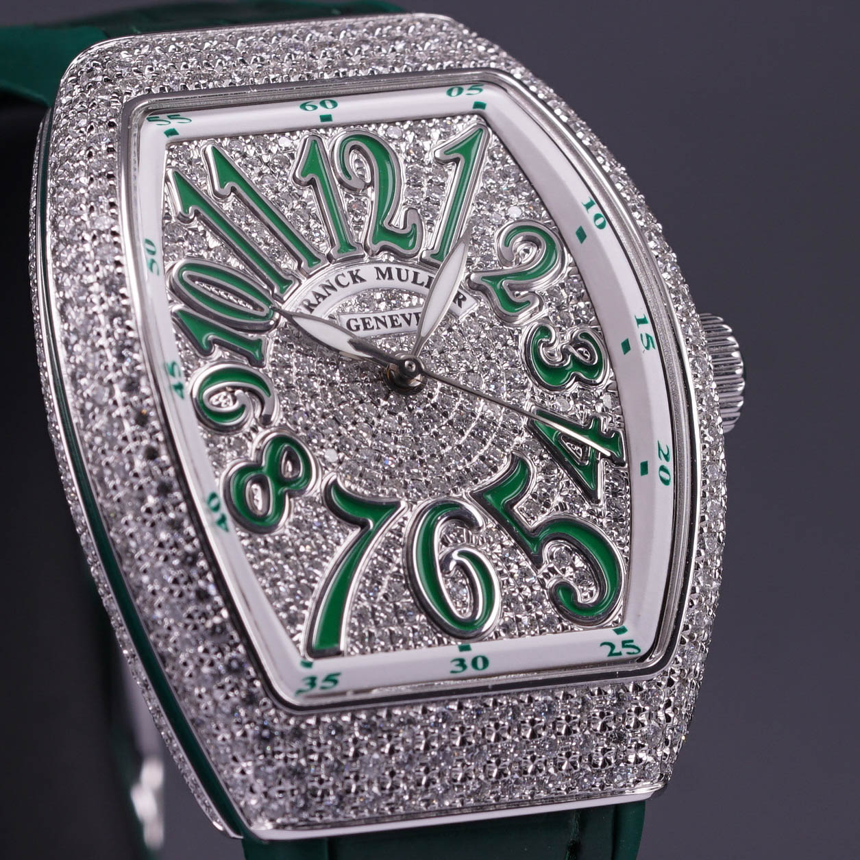 V32 GREEN DIAMOND DIAL (2024)