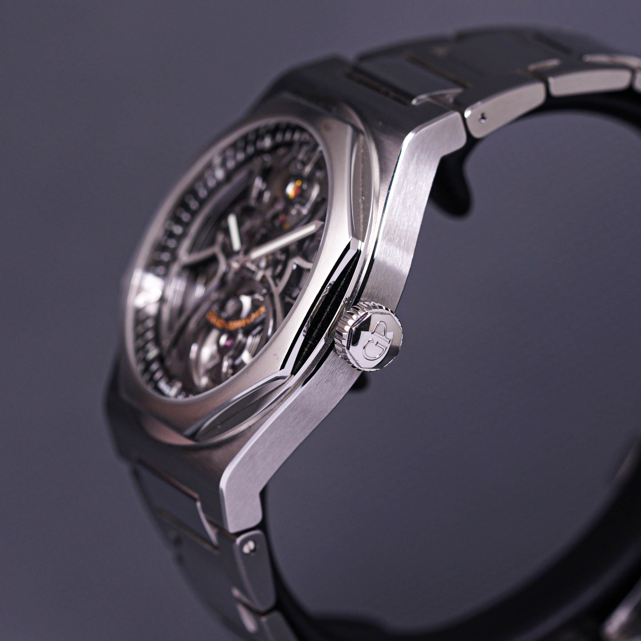 GIRARD PERREGAUX LAUREATO SKELETON