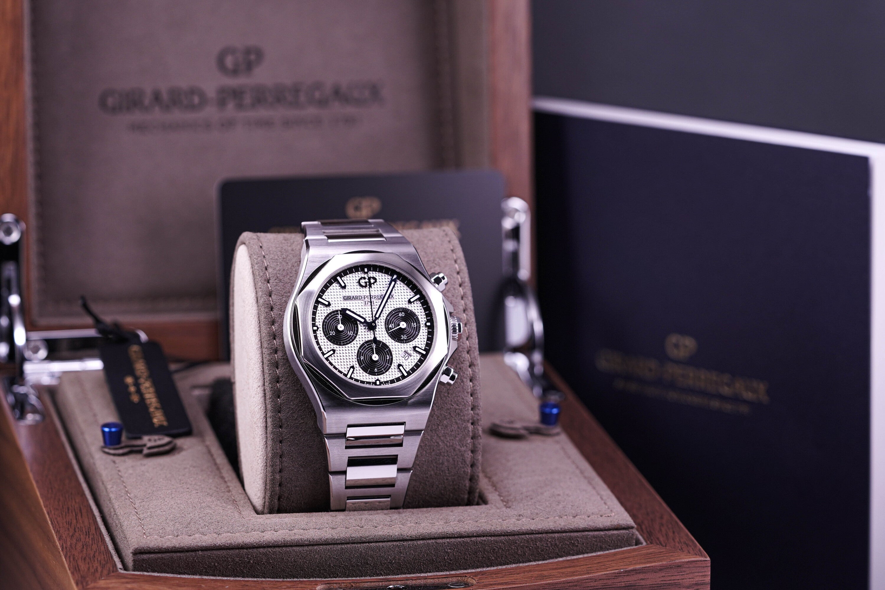 LAUREATO CHRONOGRAPH WHITE PANDA DIAL (2021)