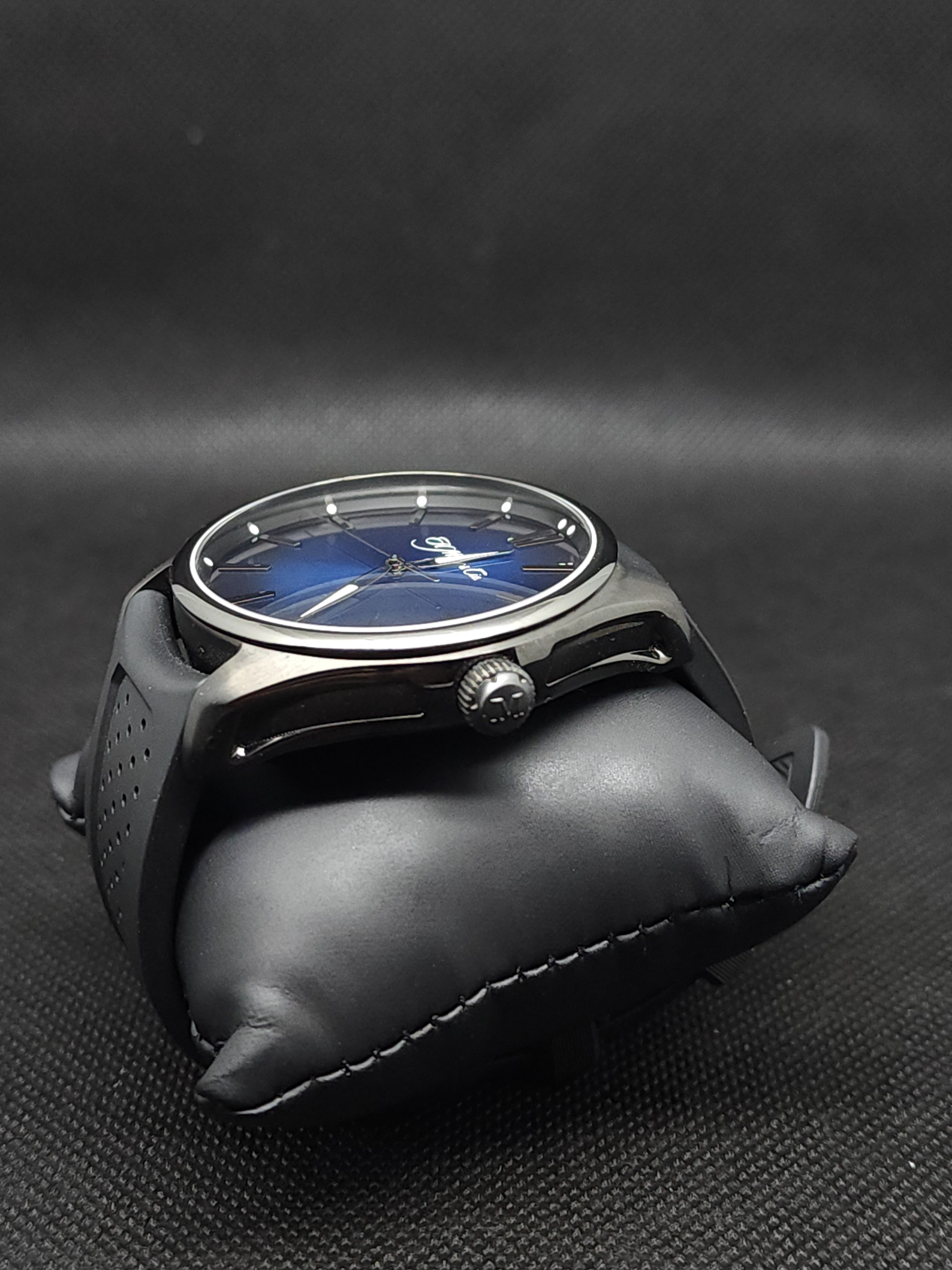 MOSER PIONEER CENTER SECOND STEEL DLC FUNKY BLUE (2019)