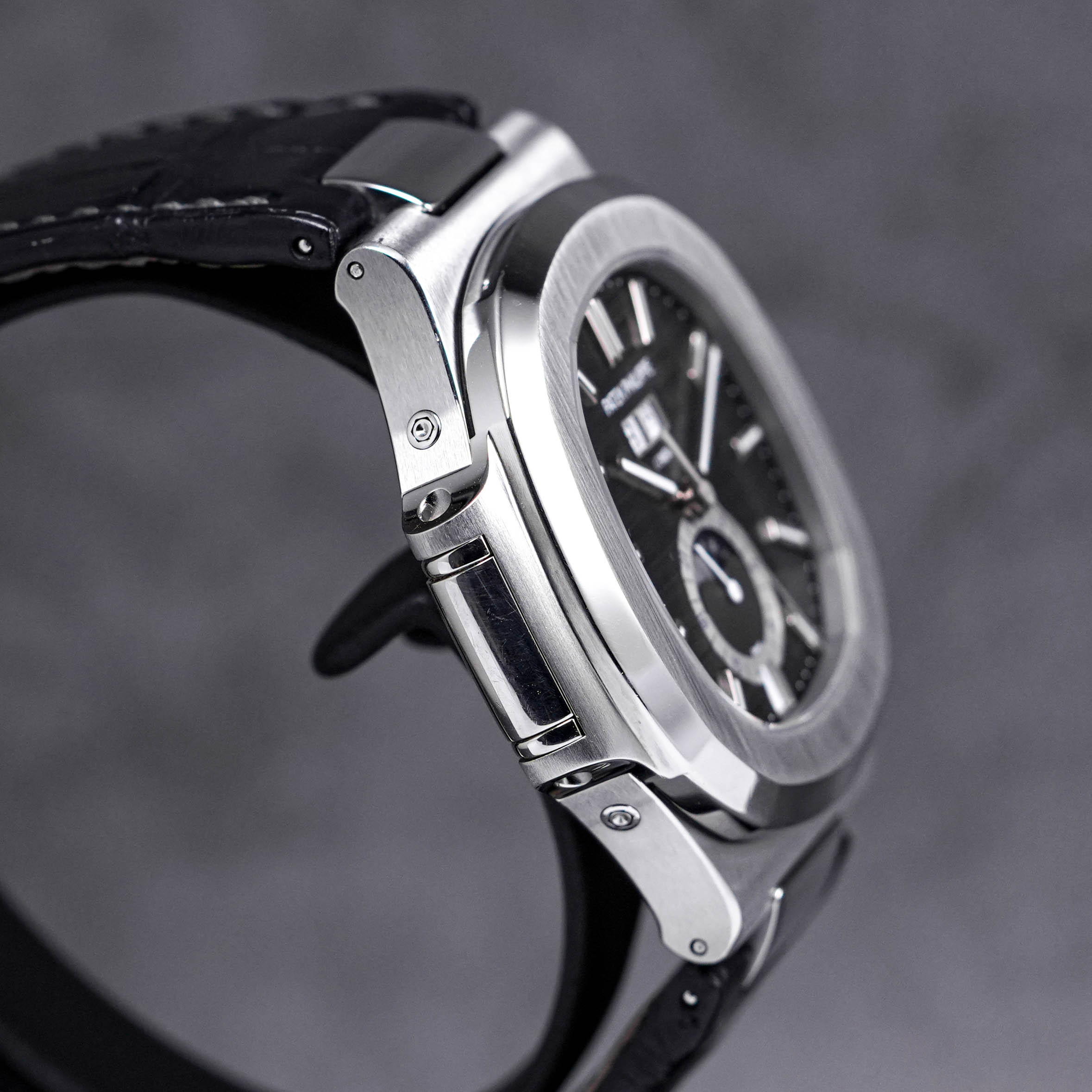 NAUTILUS 5726A ANNUAL CALENDER (2015)