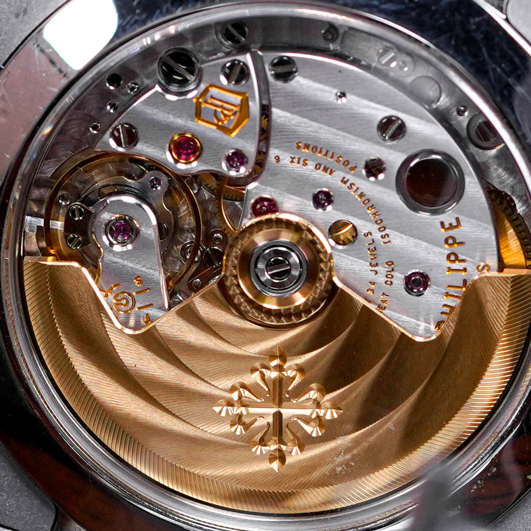 NAUTILUS 5726A ANNUAL CALENDER (2015)