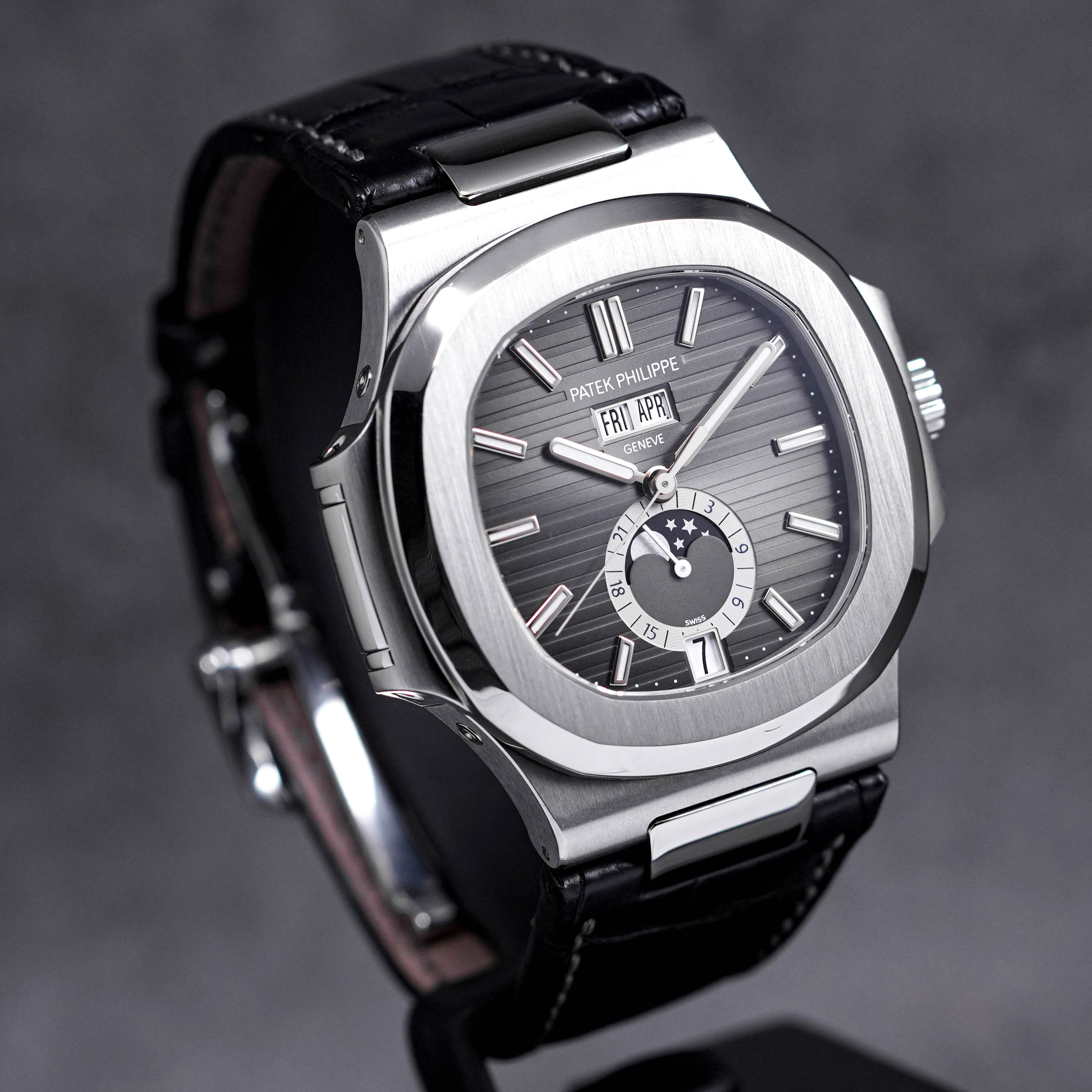 NAUTILUS 5726A ANNUAL CALENDER (2015)