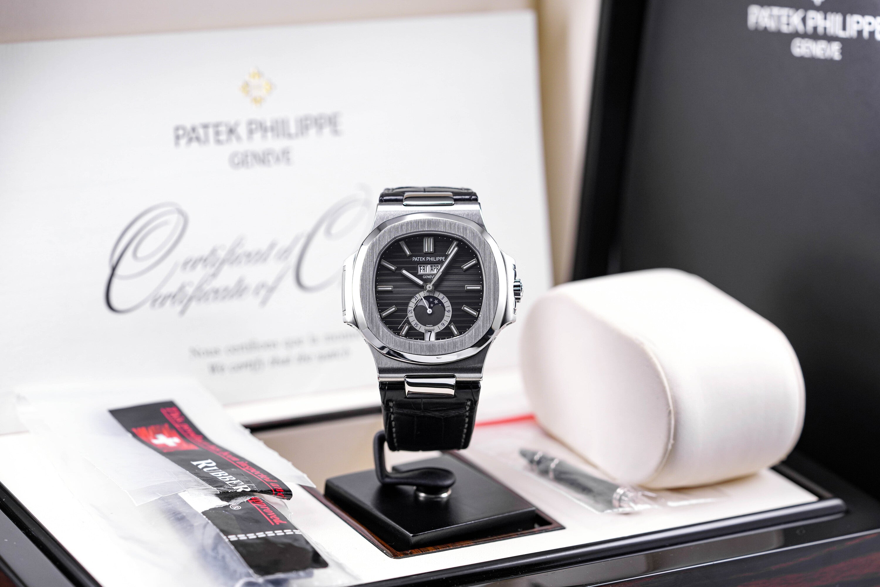 NAUTILUS 5726A ANNUAL CALENDER (2015)