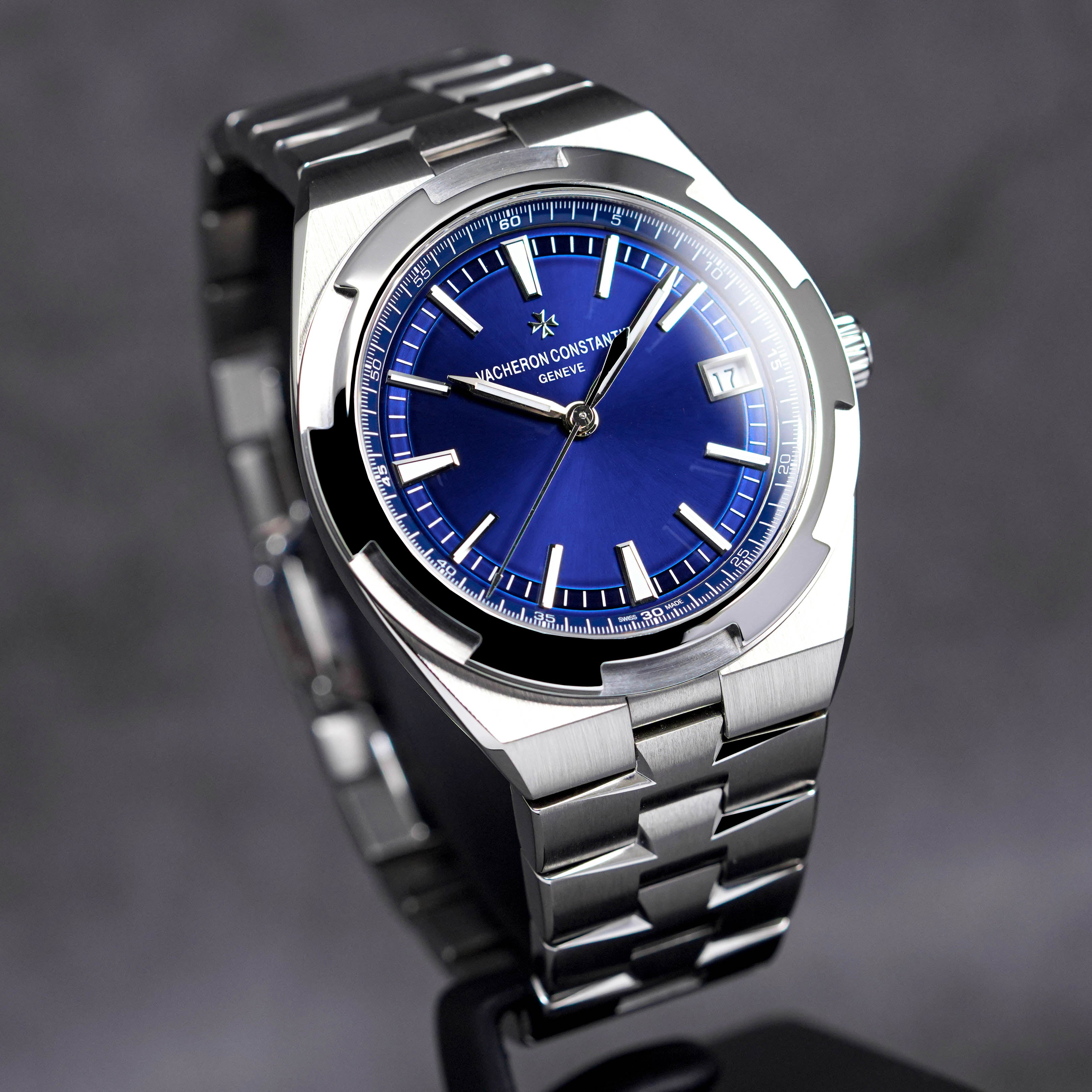 OVERSEAS BLUE DIAL (2019)