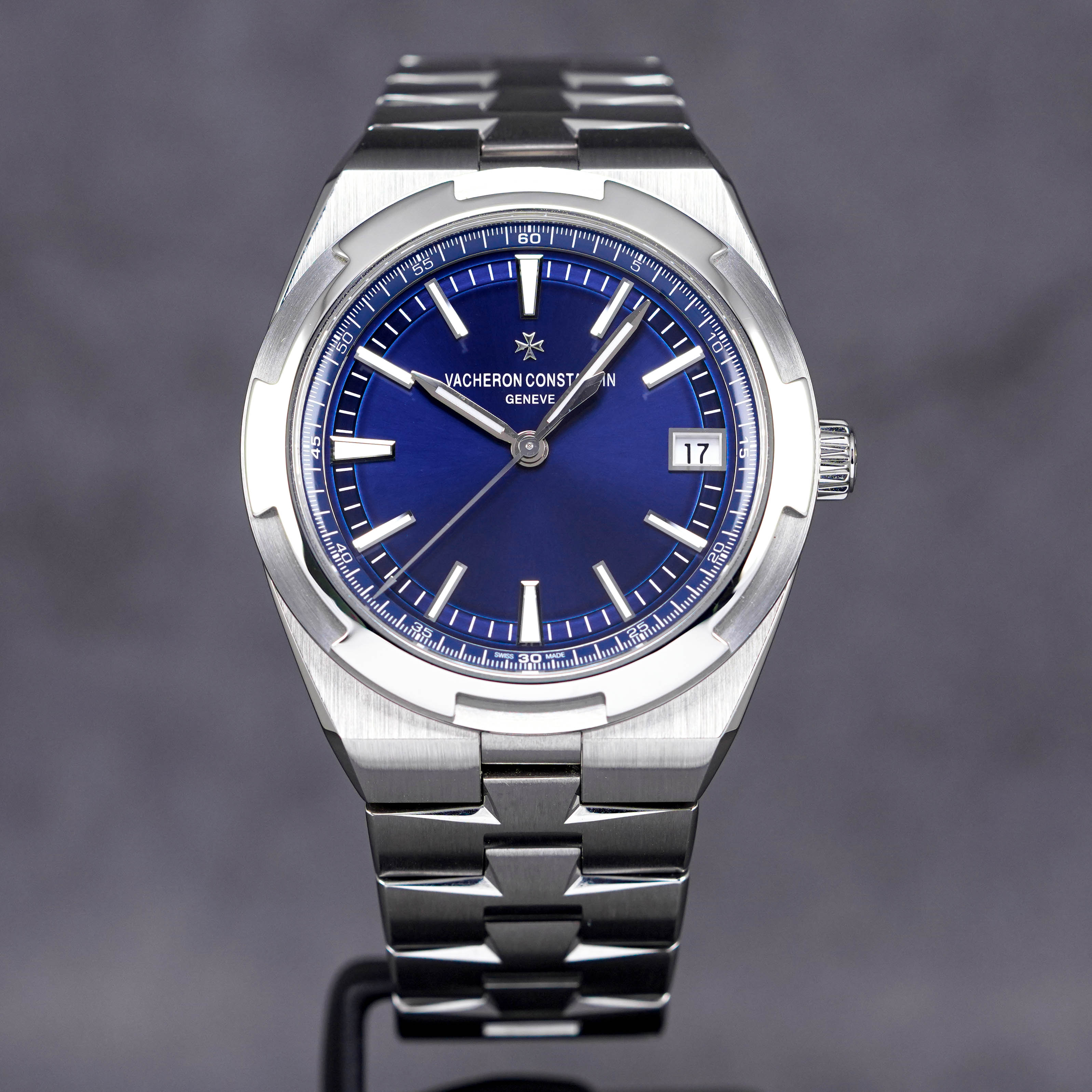 OVERSEAS BLUE DIAL (2019)
