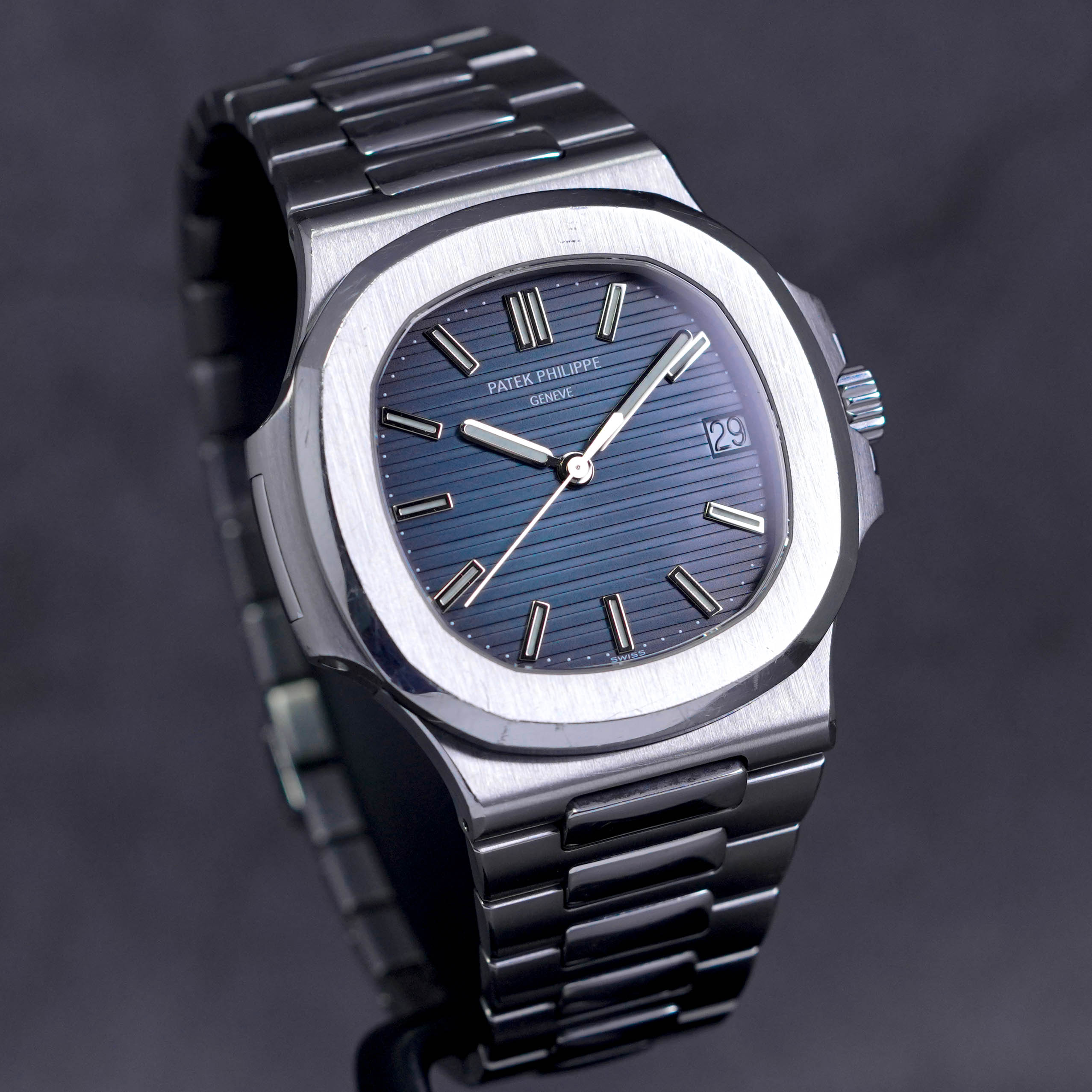 NAUTILUS 5711/1A-001 BLUE DIAL (UNDATED)