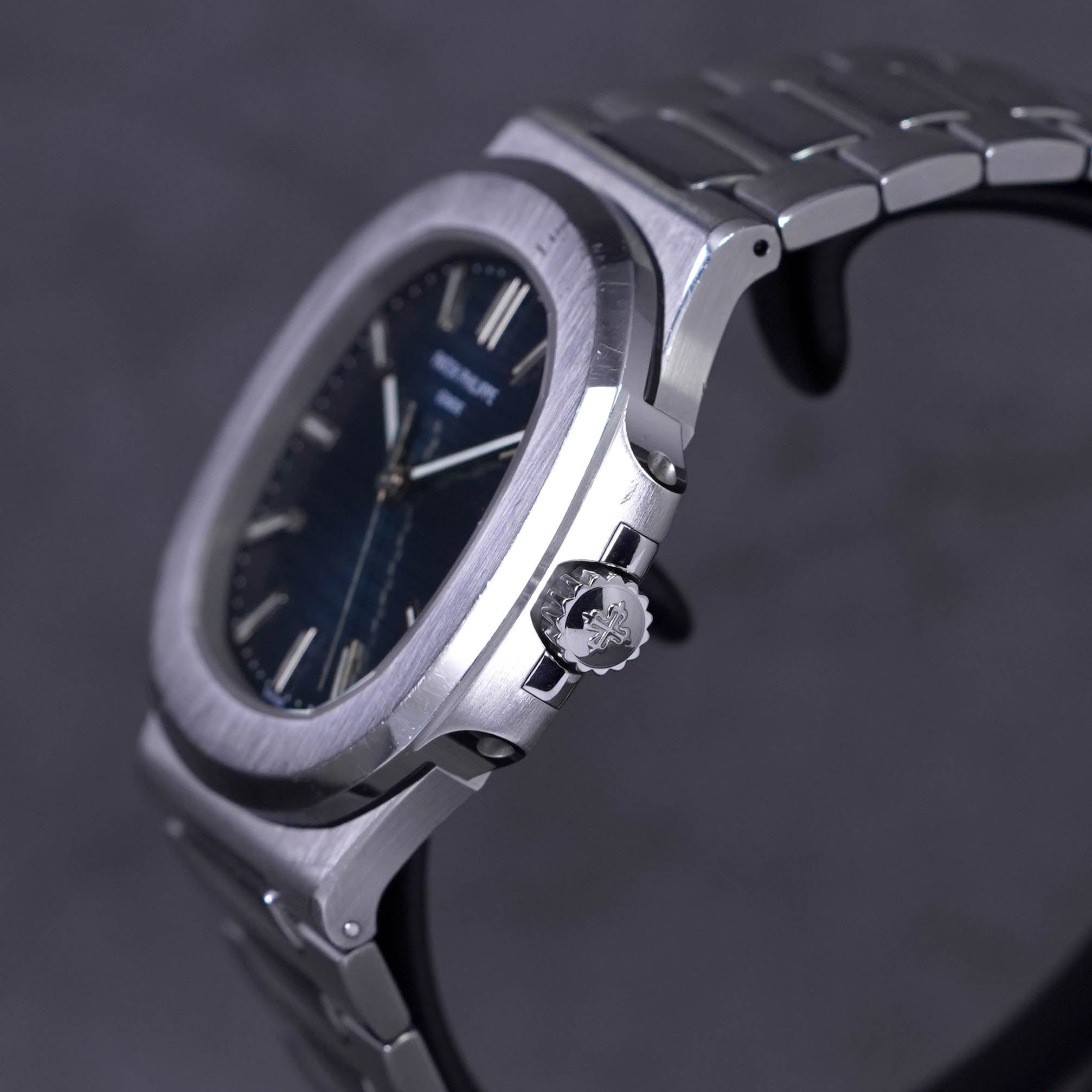 NAUTILUS 5711/1A-001 BLUE DIAL (UNDATED)