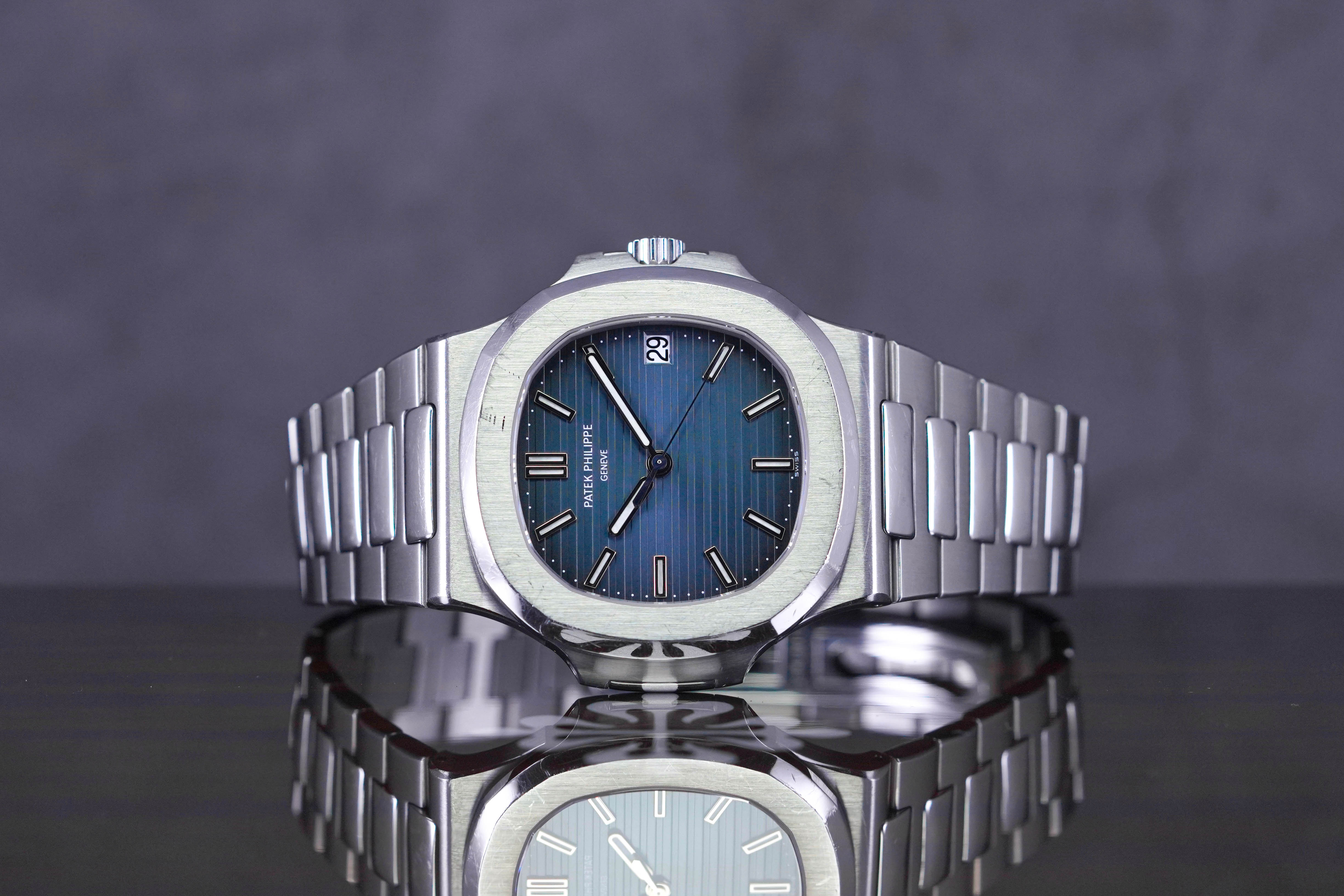 NAUTILUS 5711/1A-001 BLUE DIAL (UNDATED)