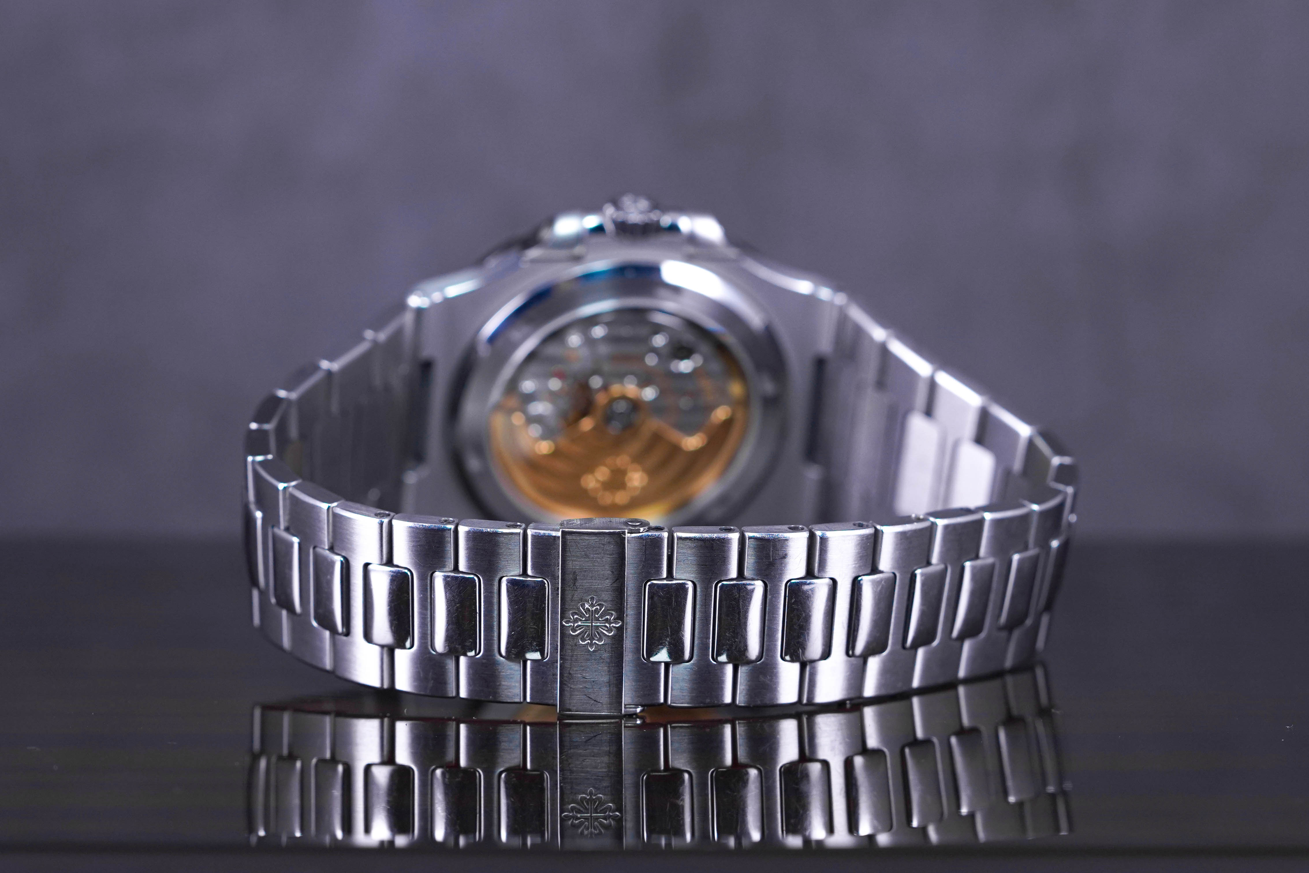 NAUTILUS 5711/1A-001 BLUE DIAL (UNDATED)