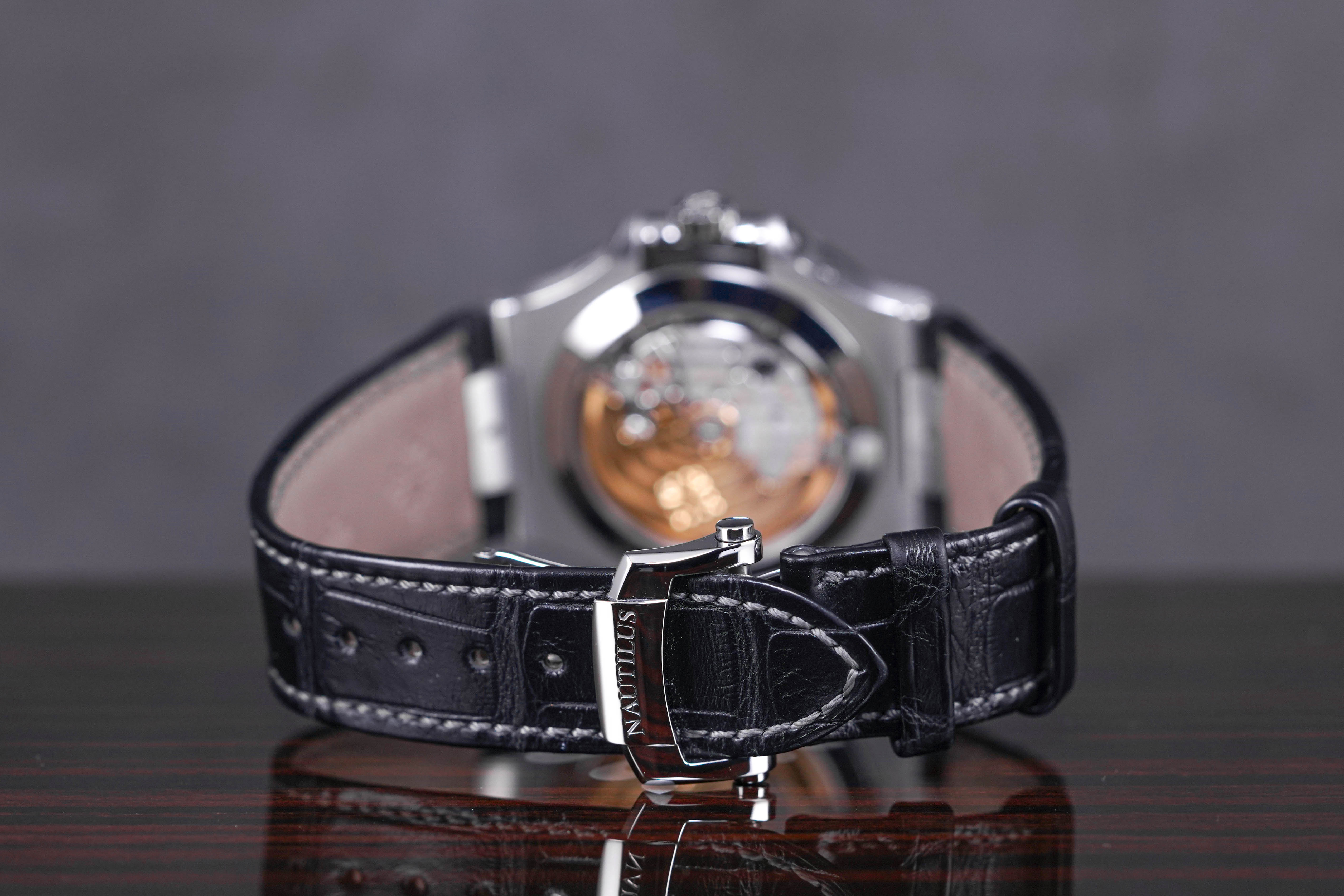 NAUTILUS 5726A ANNUAL CALENDAR (2018)