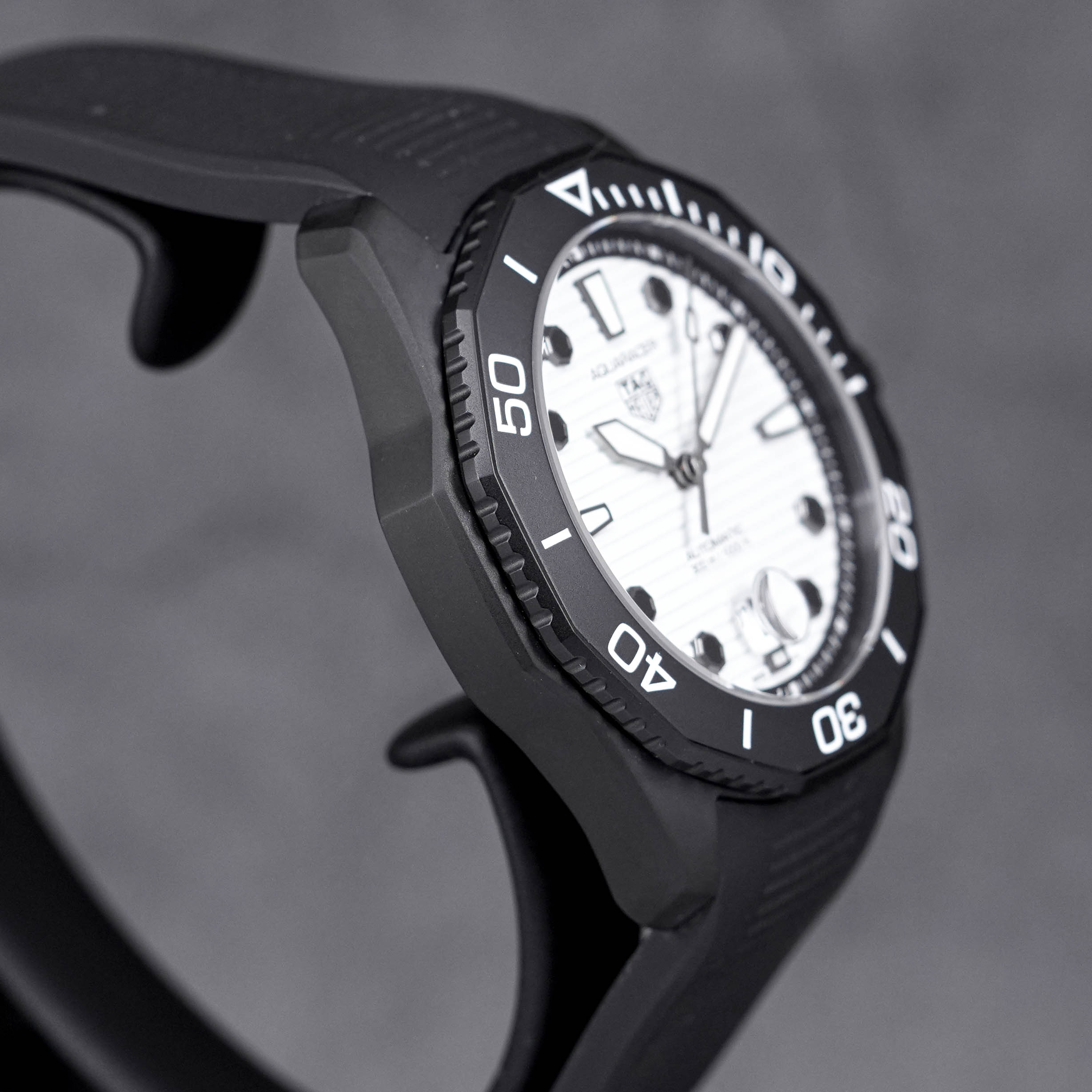 AQUARACER 300M CALIBRE 5 CERAMIC WHITE DIAL (2023)