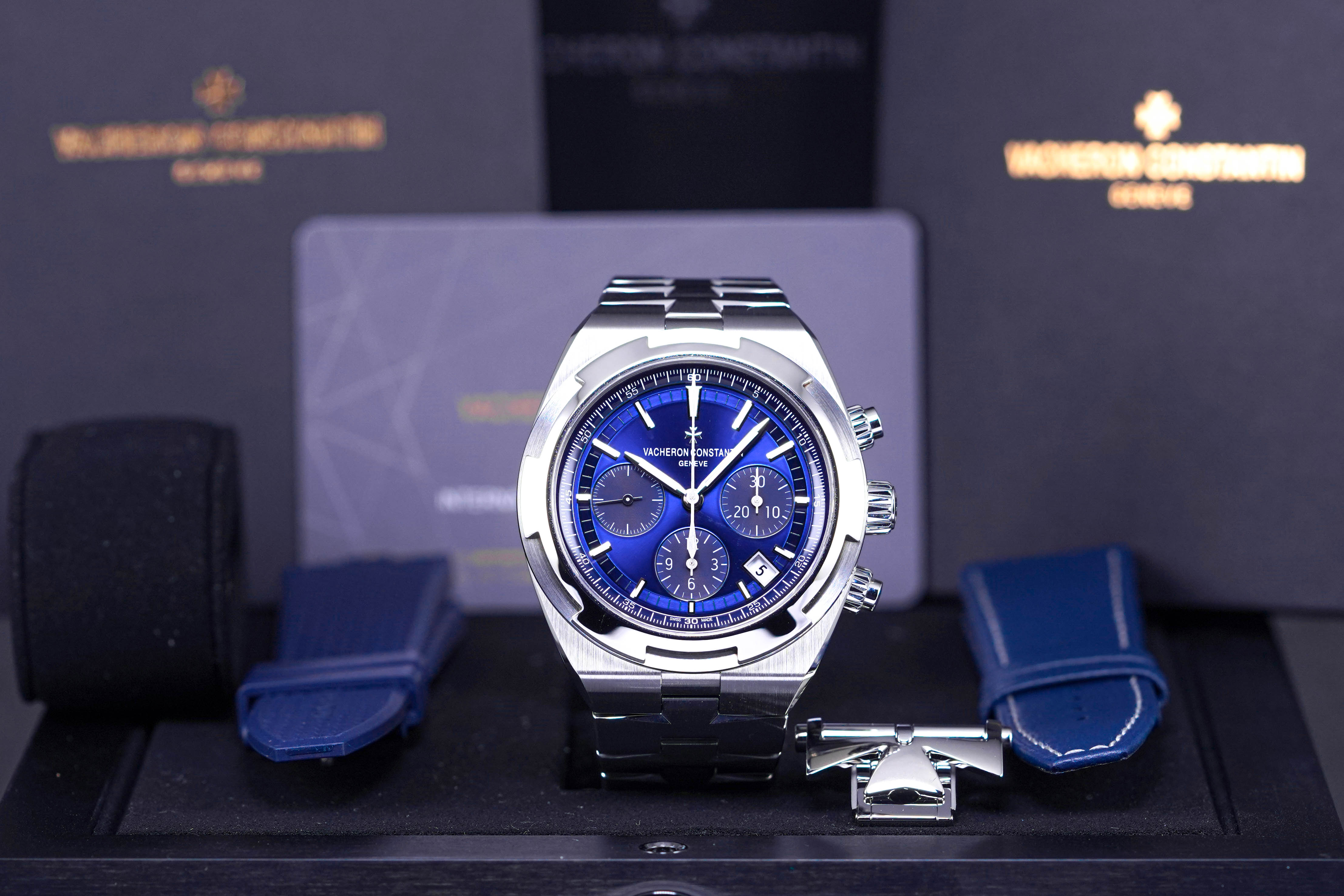 OVERSEAS CHRONOGRAPH BLUE DIAL (2022)