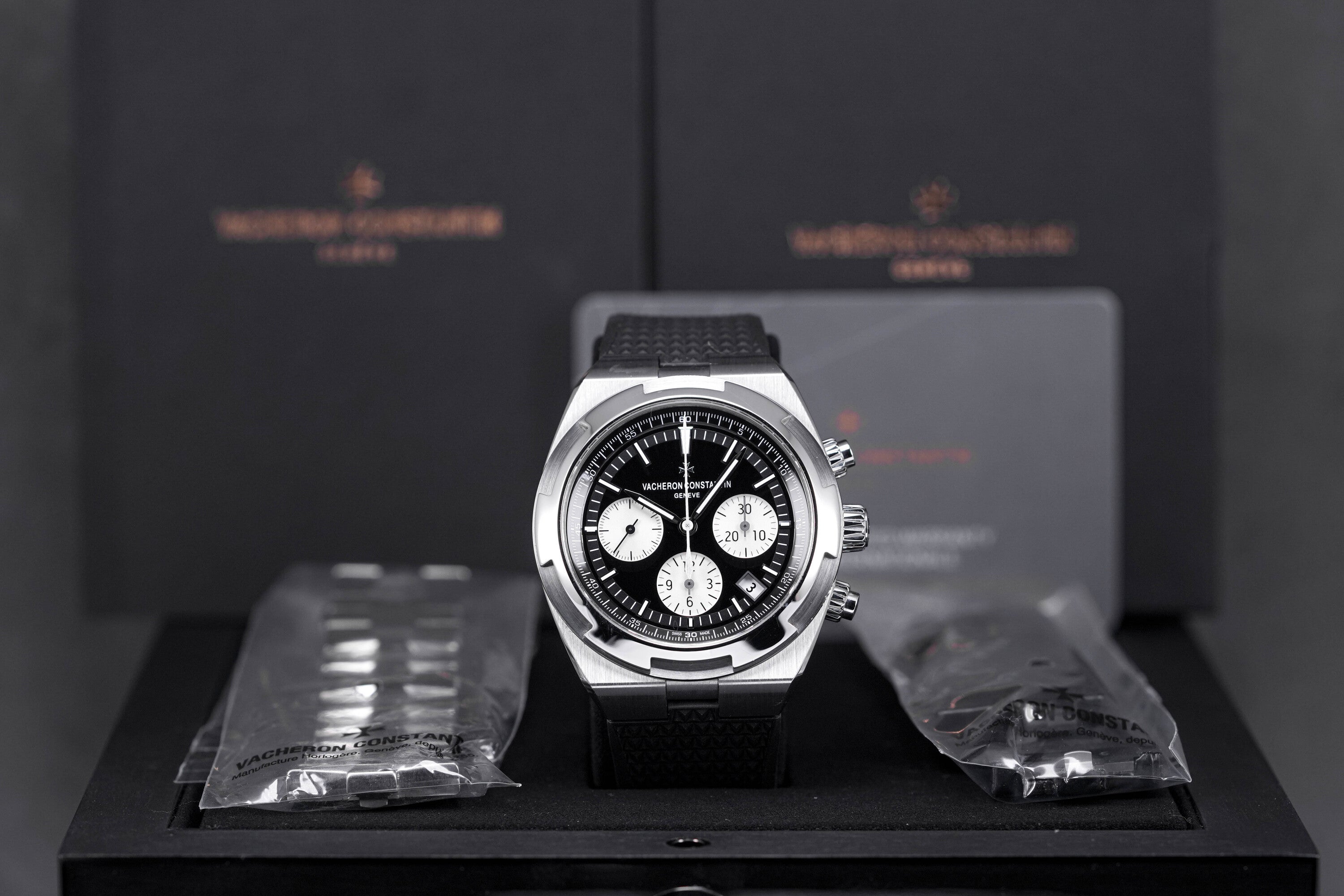 OVERSEAS CHRONOGRAPH BLACK DIAL (2022)