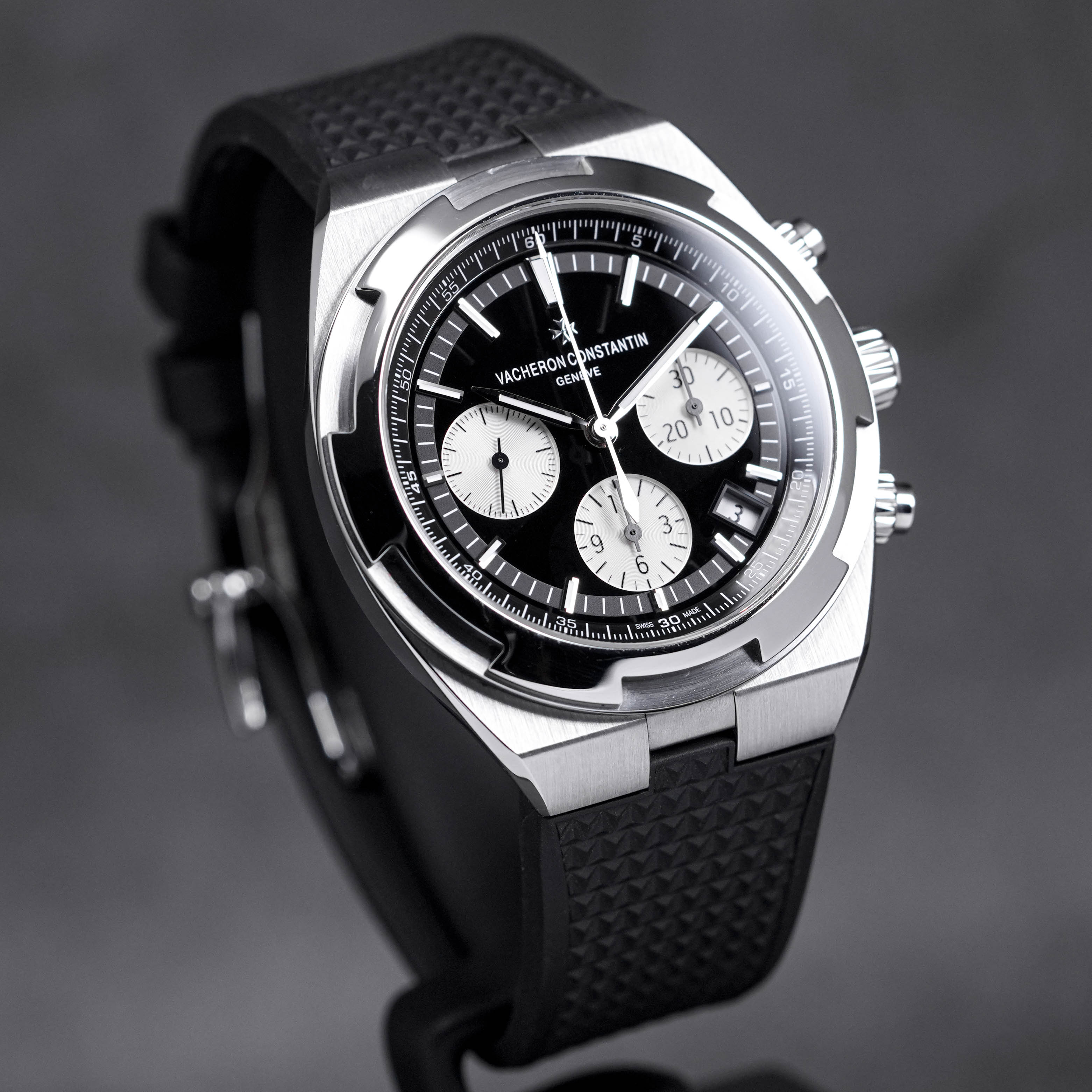 OVERSEAS CHRONOGRAPH BLACK DIAL (2022)
