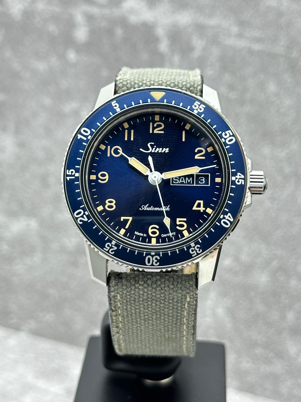 104 St Sa A B E PILOT 41MM BLUE DIAL CANVAS LEATHER STRAP (2020)