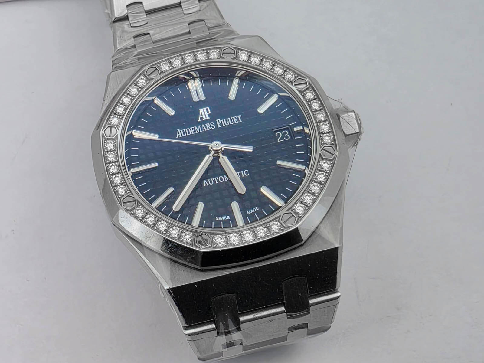 ROYAL OAK 37MM 15451 BLACK DIAL DIAMOND BEZEL (2024)