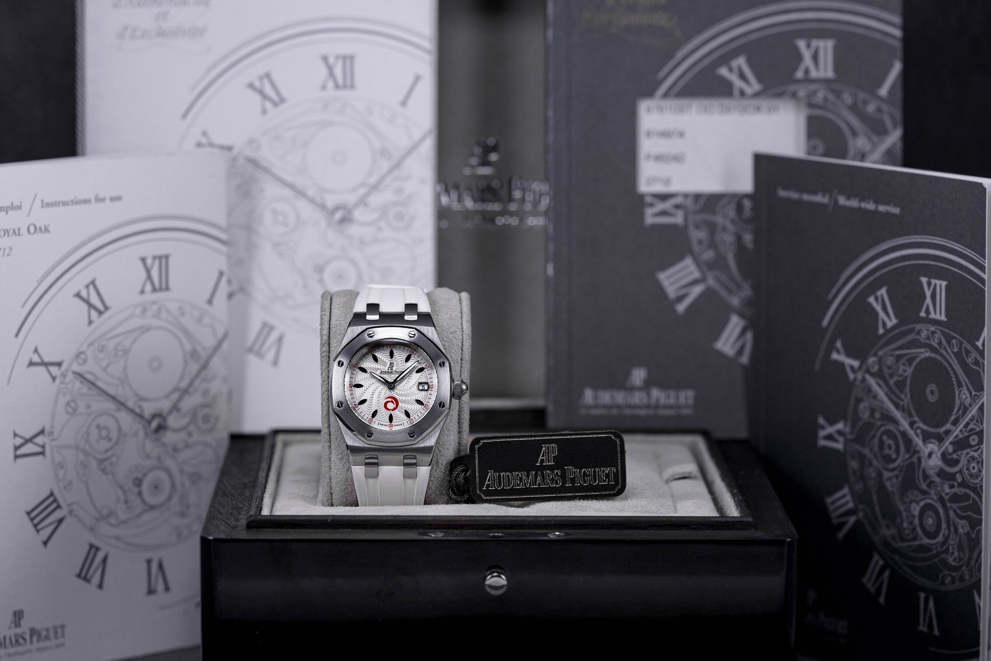 ROYAL OAK 33MM 67610ST 'ALINGHI' WHITE DIAL WITH RUBBER STRAP (2006)