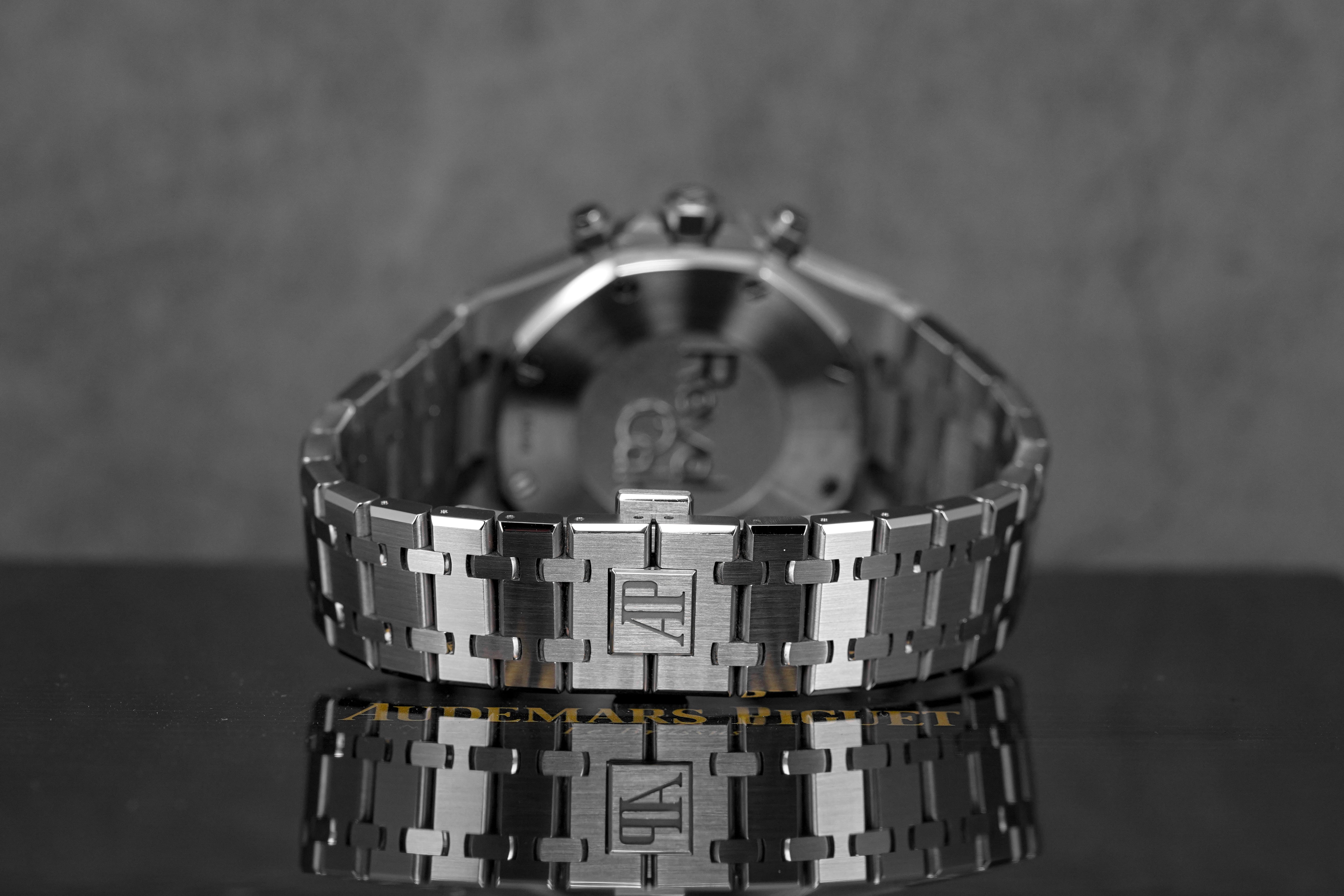 ROYAL OAK CHRONOGRAPH 41MM PANDA DIAL (2018)