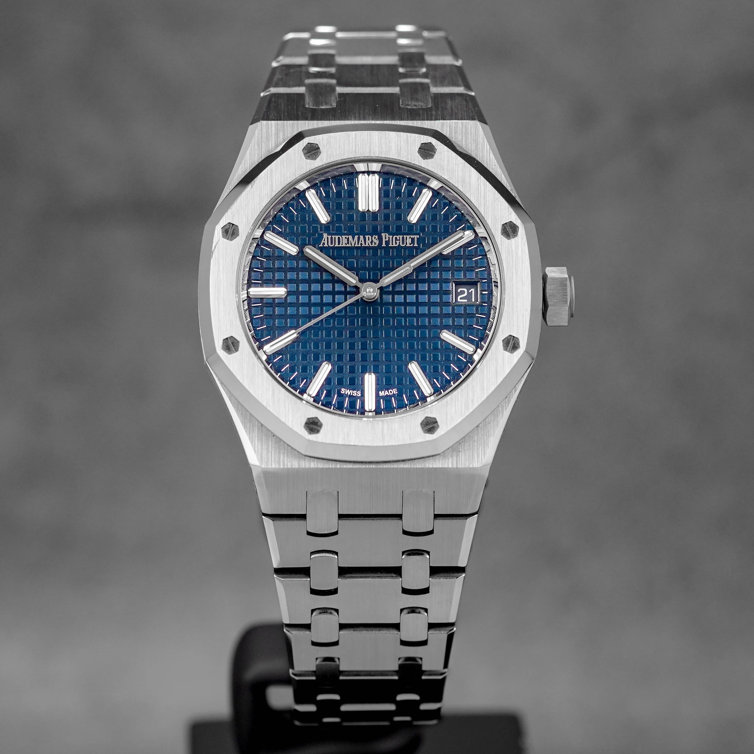 AUDEMARS PIGUET ROYAL OAK 37MM 15550 BLUE DIAL (2024) IDWX