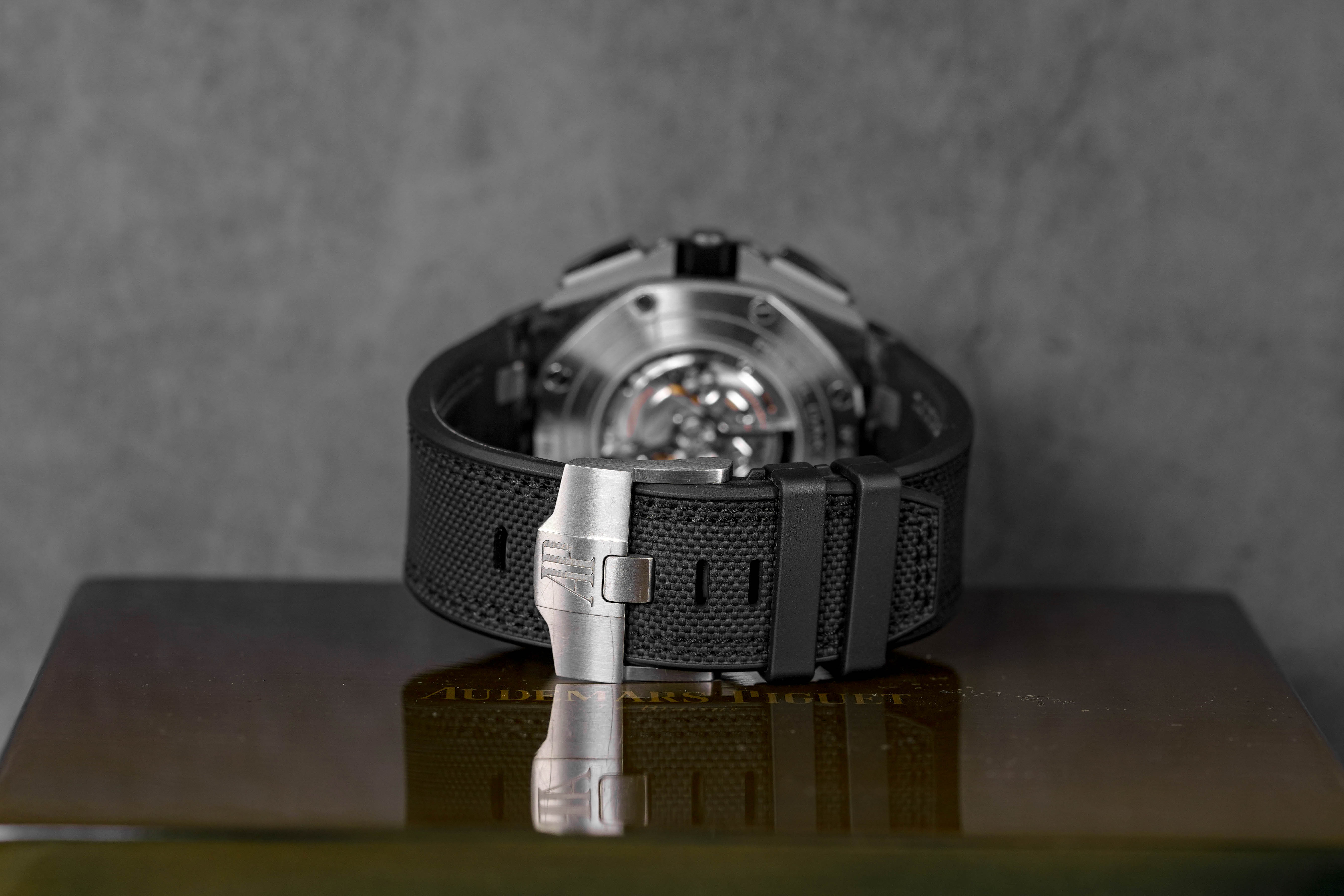 ROYAL OAK OFFSHORE CHRONOGRAPH 44MM NOVELTY BLACK CARBON CERAMIC AFTERMARKET STRAP (2015)