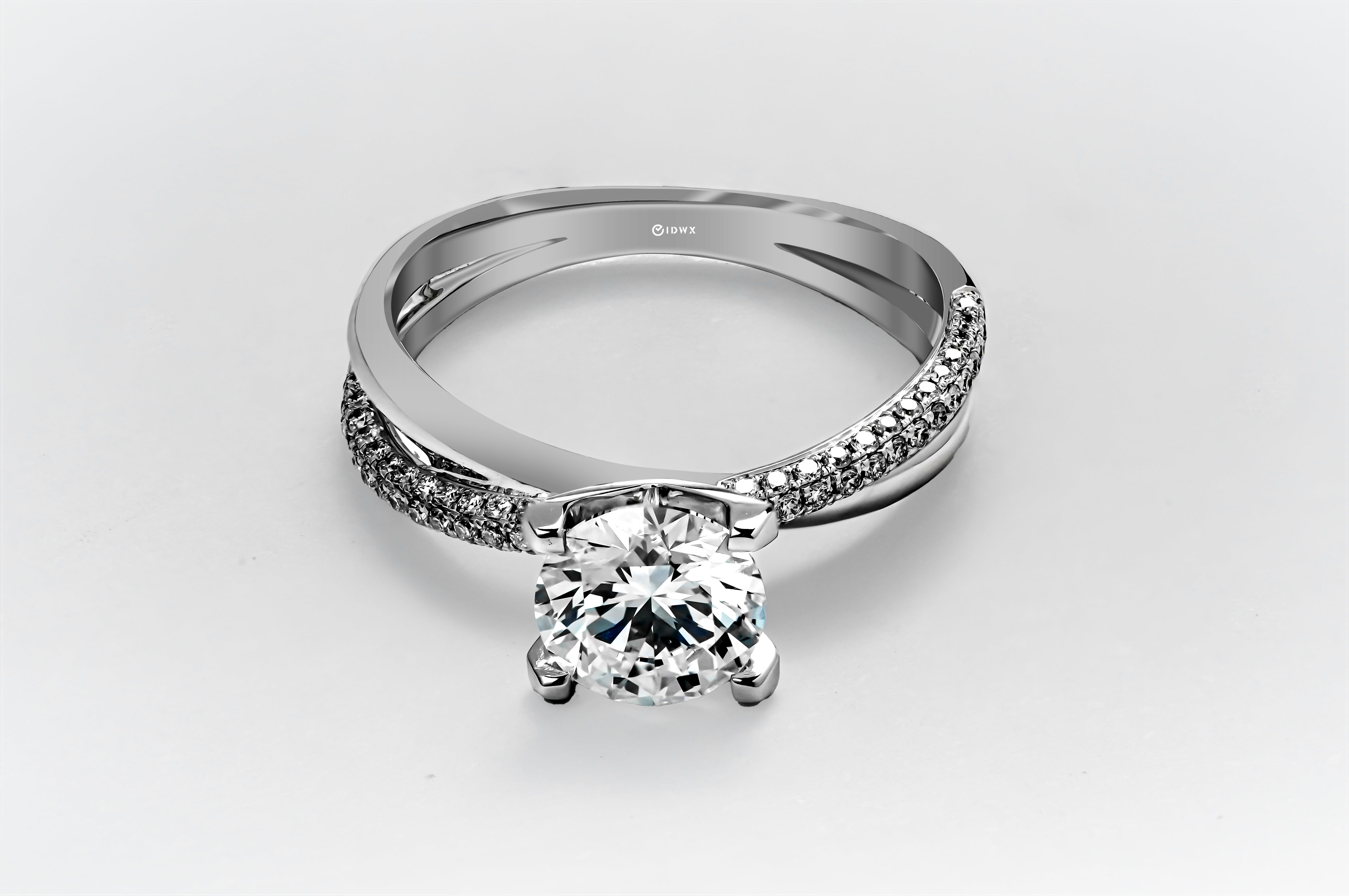 1CT ROUND BRILLIANT SPLIT SHANK WHITEGOLD RING