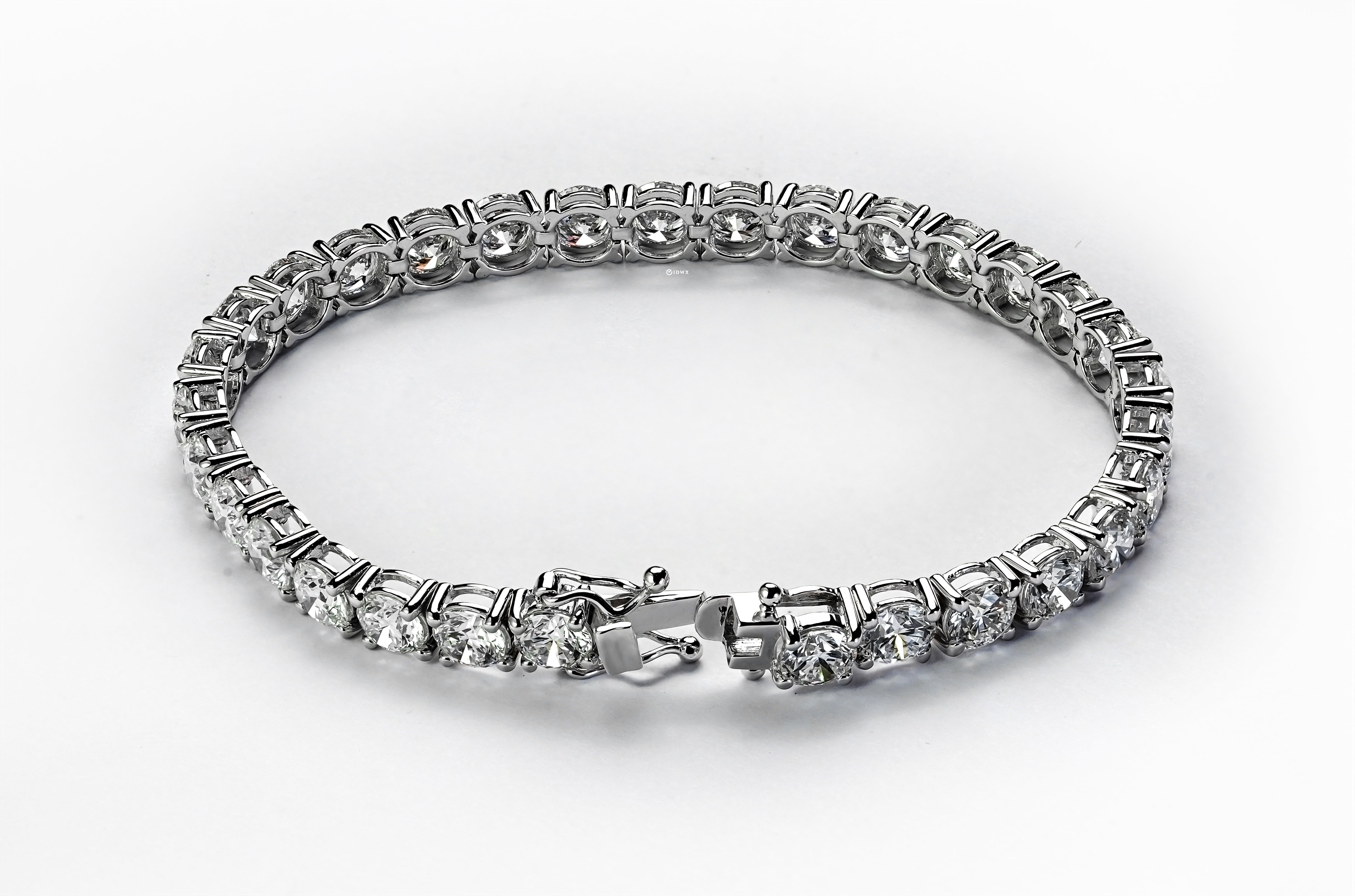 15.5CT 17 CM WHITEGOLD TENNIS BRACELET