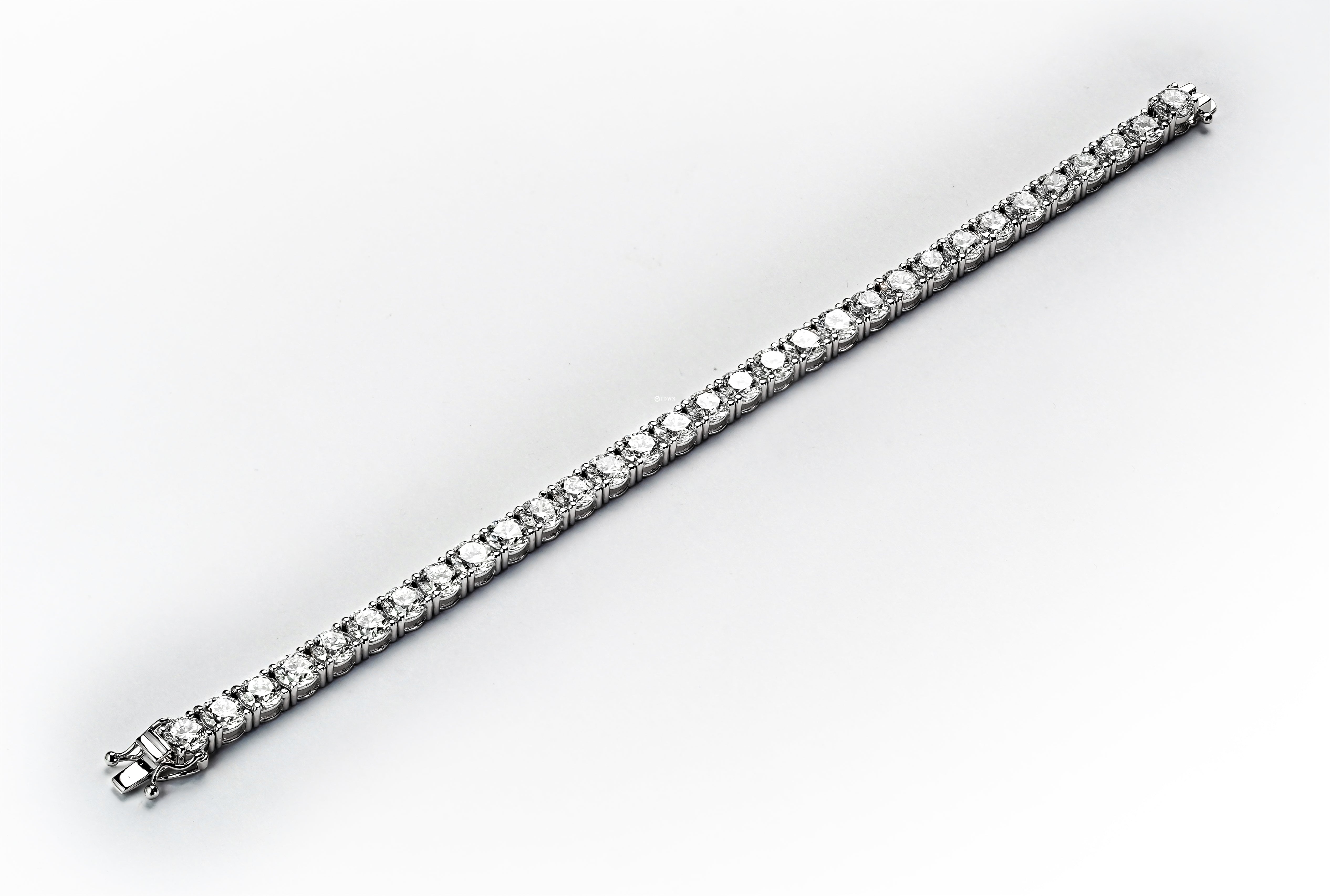 15.5CT 17 CM WHITEGOLD TENNIS BRACELET