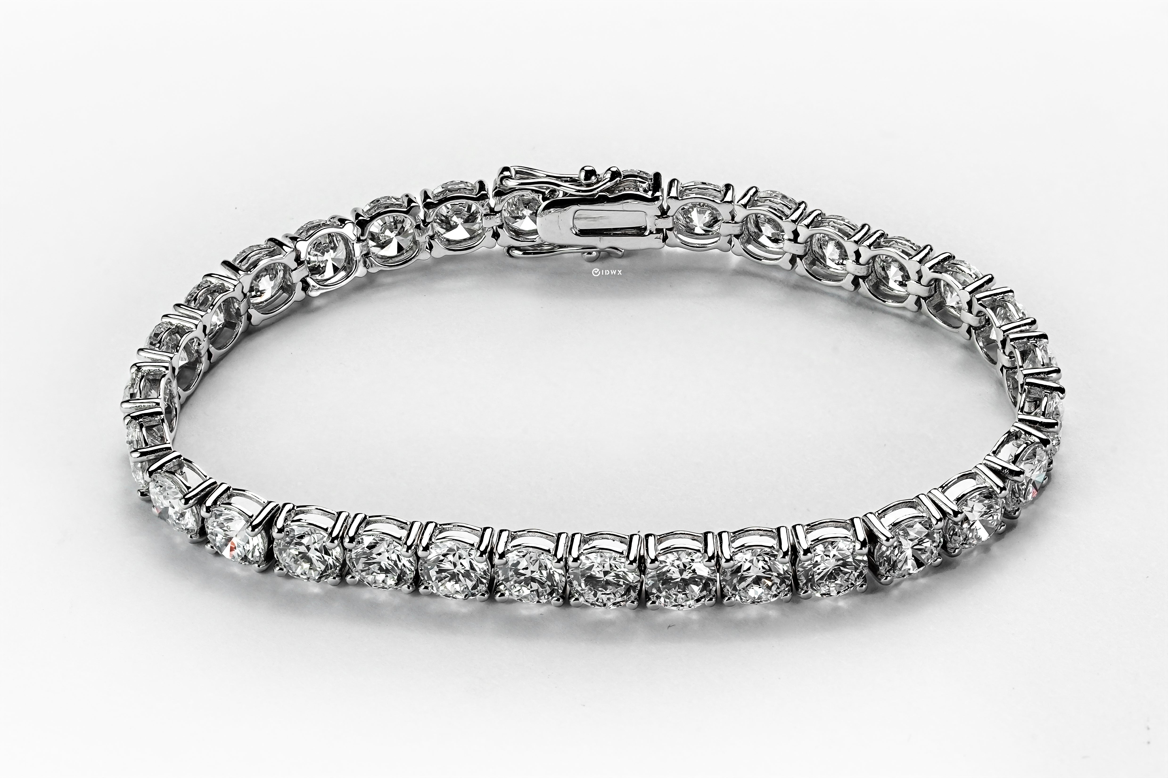 15.5CT 17 CM WHITEGOLD TENNIS BRACELET