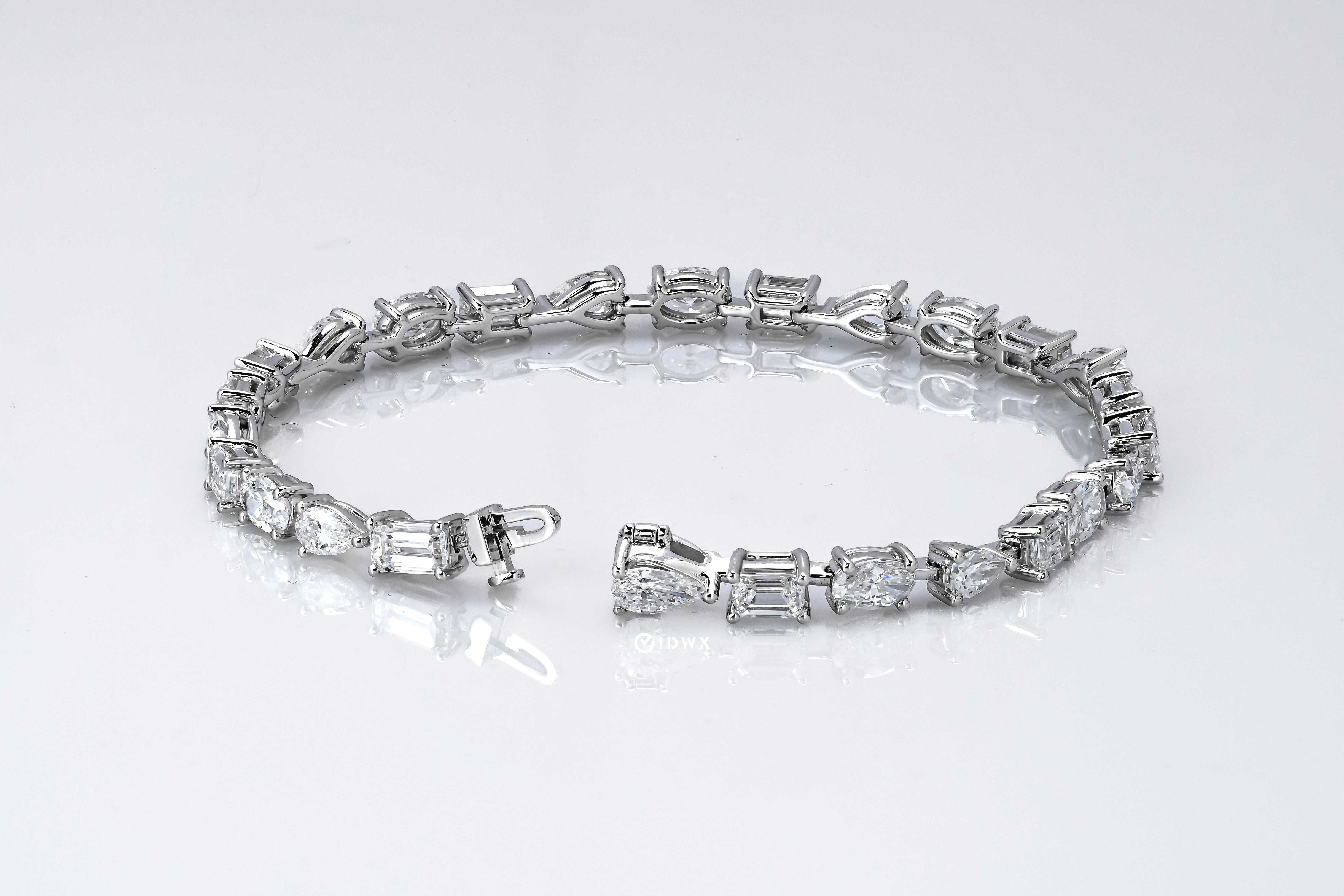 WHITEGOLD TENNIS BRACELET 17.5 CM 26 STONES LAB DIAMOND