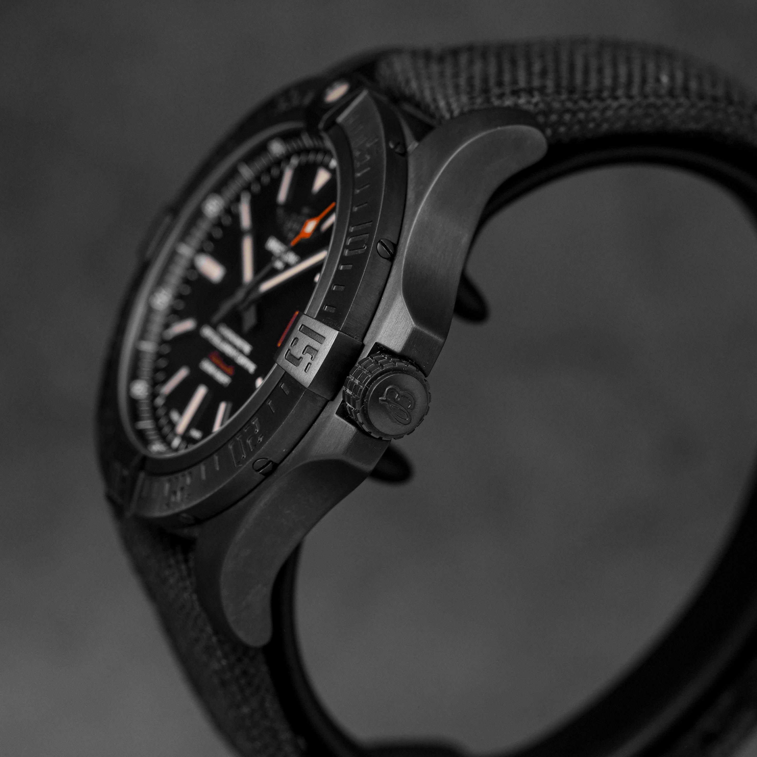 AVENGER BLACKBIRD 44MM DLC TITANIUM BLACK (2019)