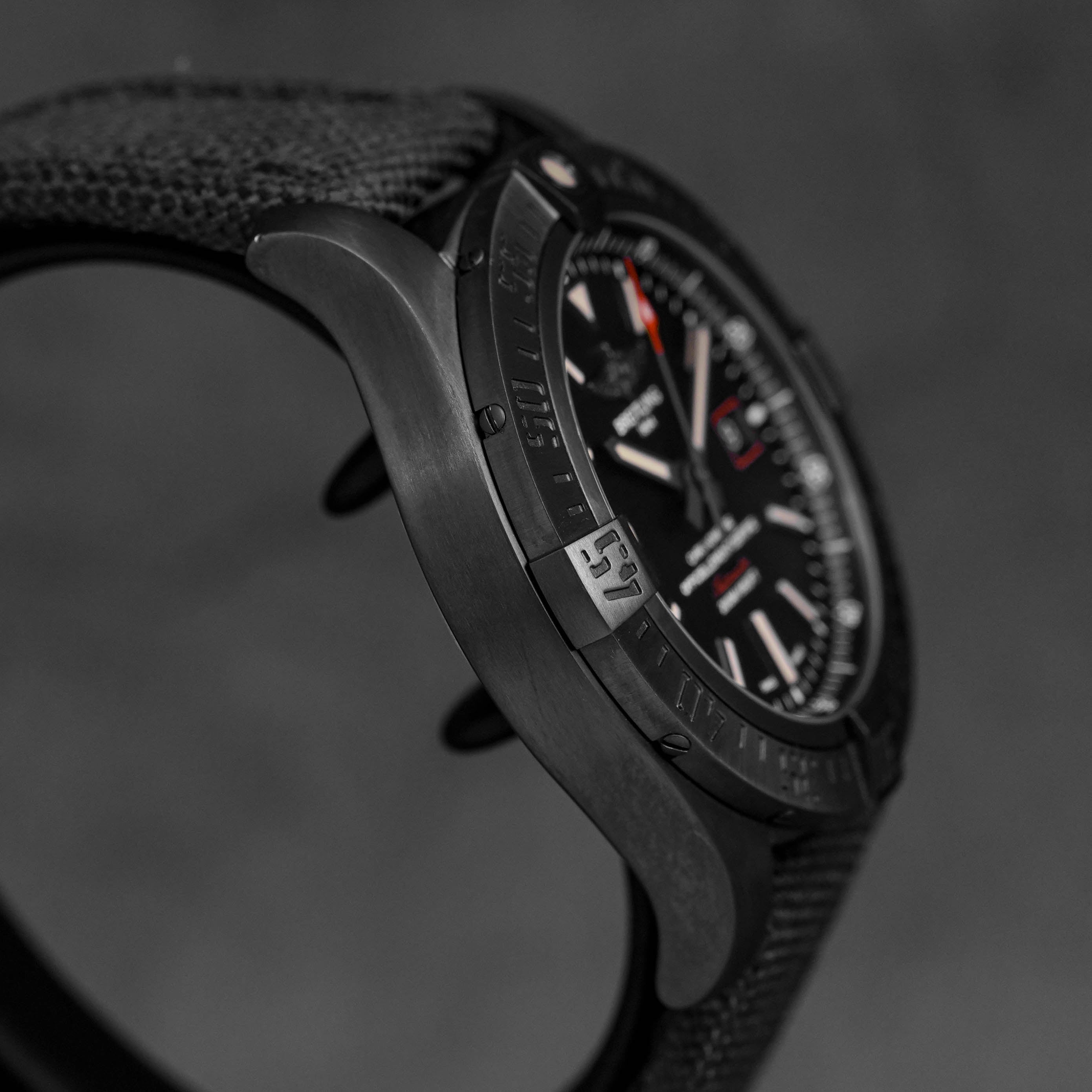 AVENGER BLACKBIRD 44MM DLC TITANIUM BLACK (2019)