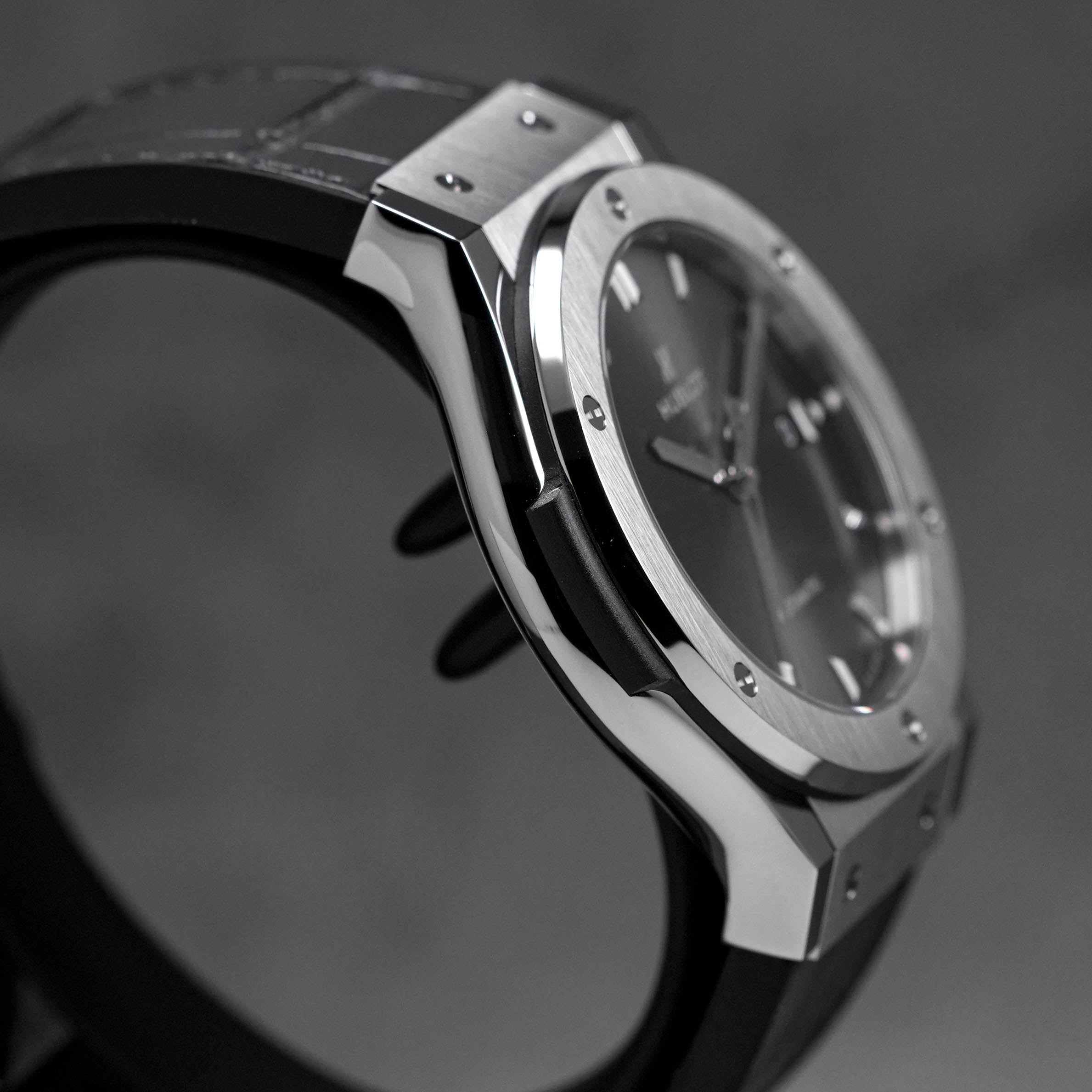 CLASSIC FUSION 42MM RACING GREY TITANIUM (2023)