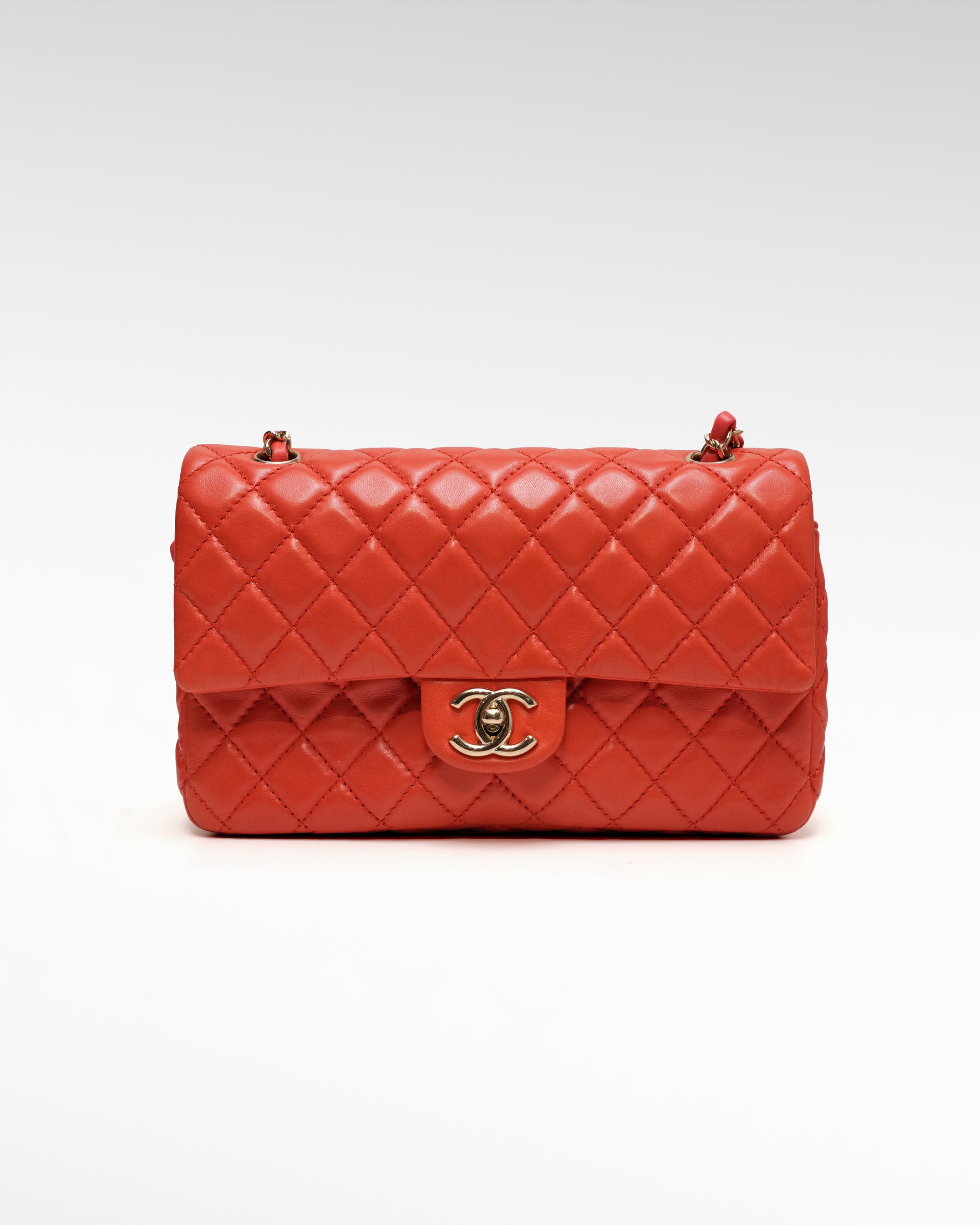 CLASSIC FLAP MEDIUM CORAL RED GOLD HARDWARE