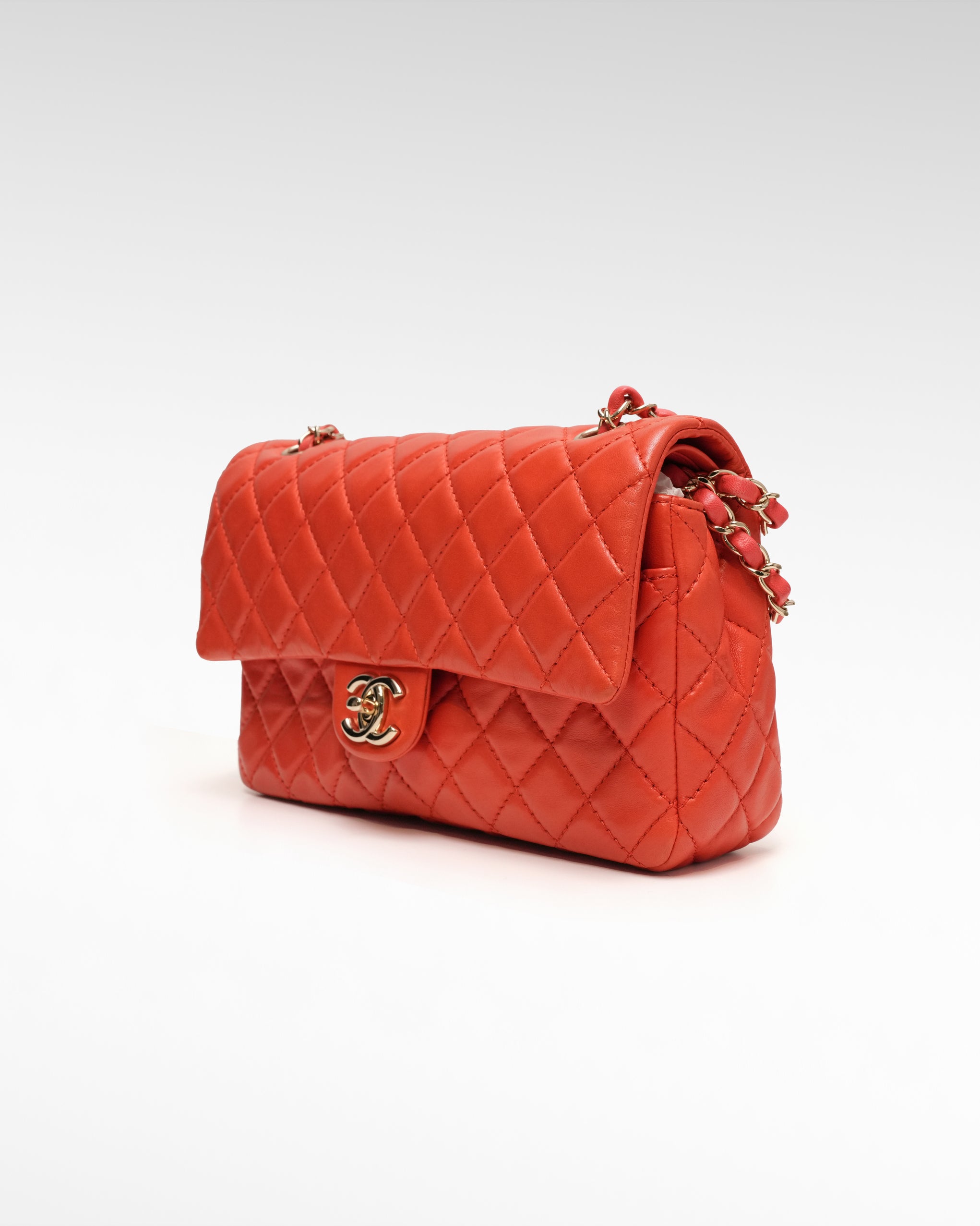 CLASSIC FLAP MEDIUM CORAL RED GOLD HARDWARE