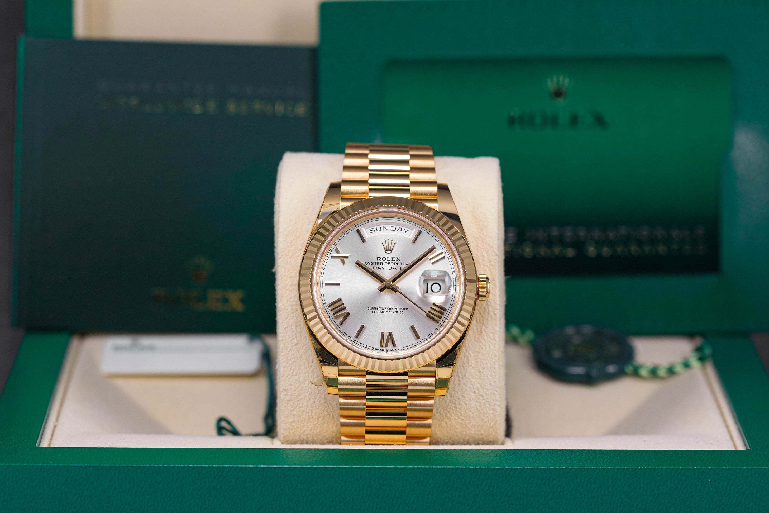 DAYDATE 40MM YELLOWGOLD SILVER ROMAN DIAL (2021)