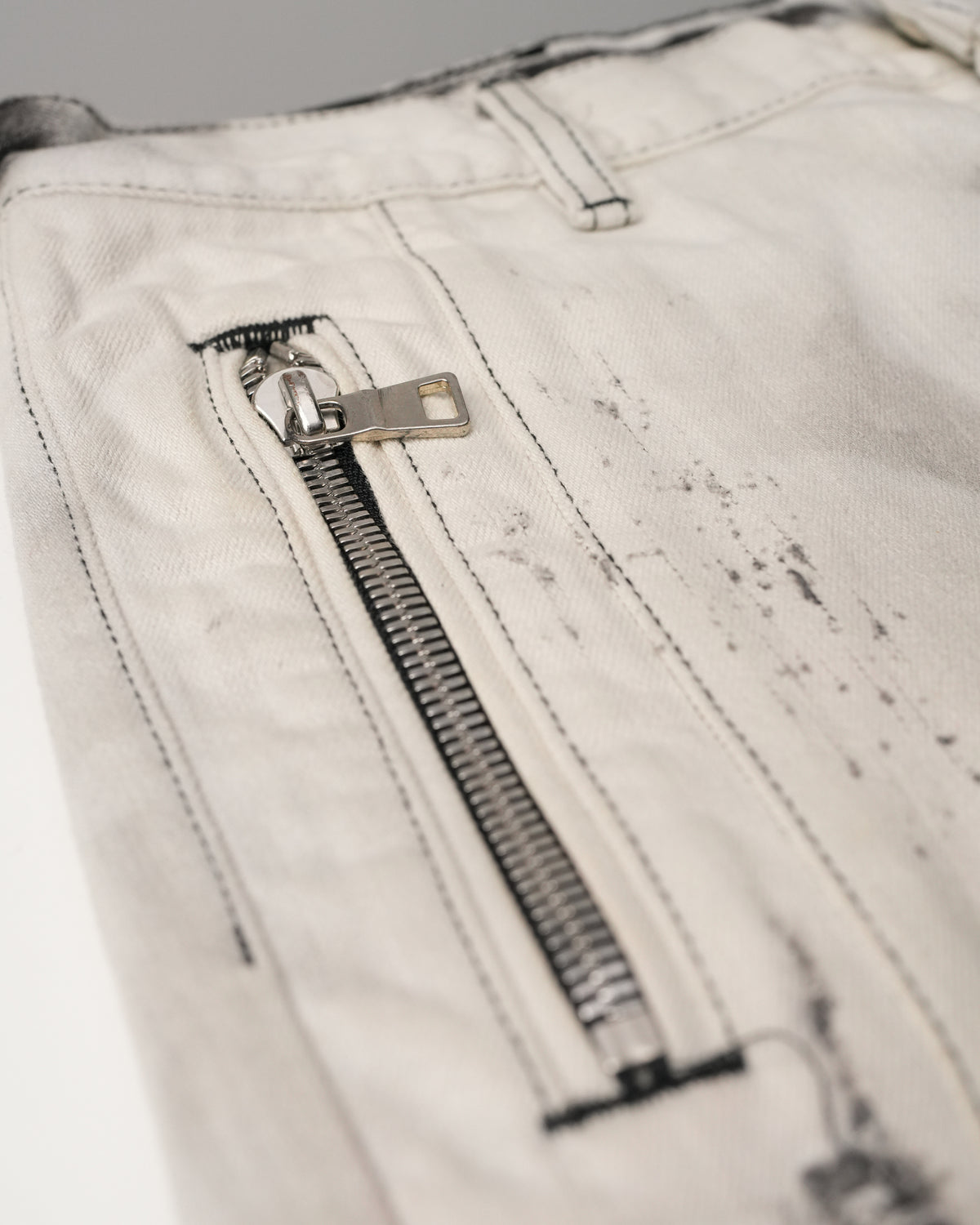 BALMAIN RIPPED BIKER JEANS SIZE 29