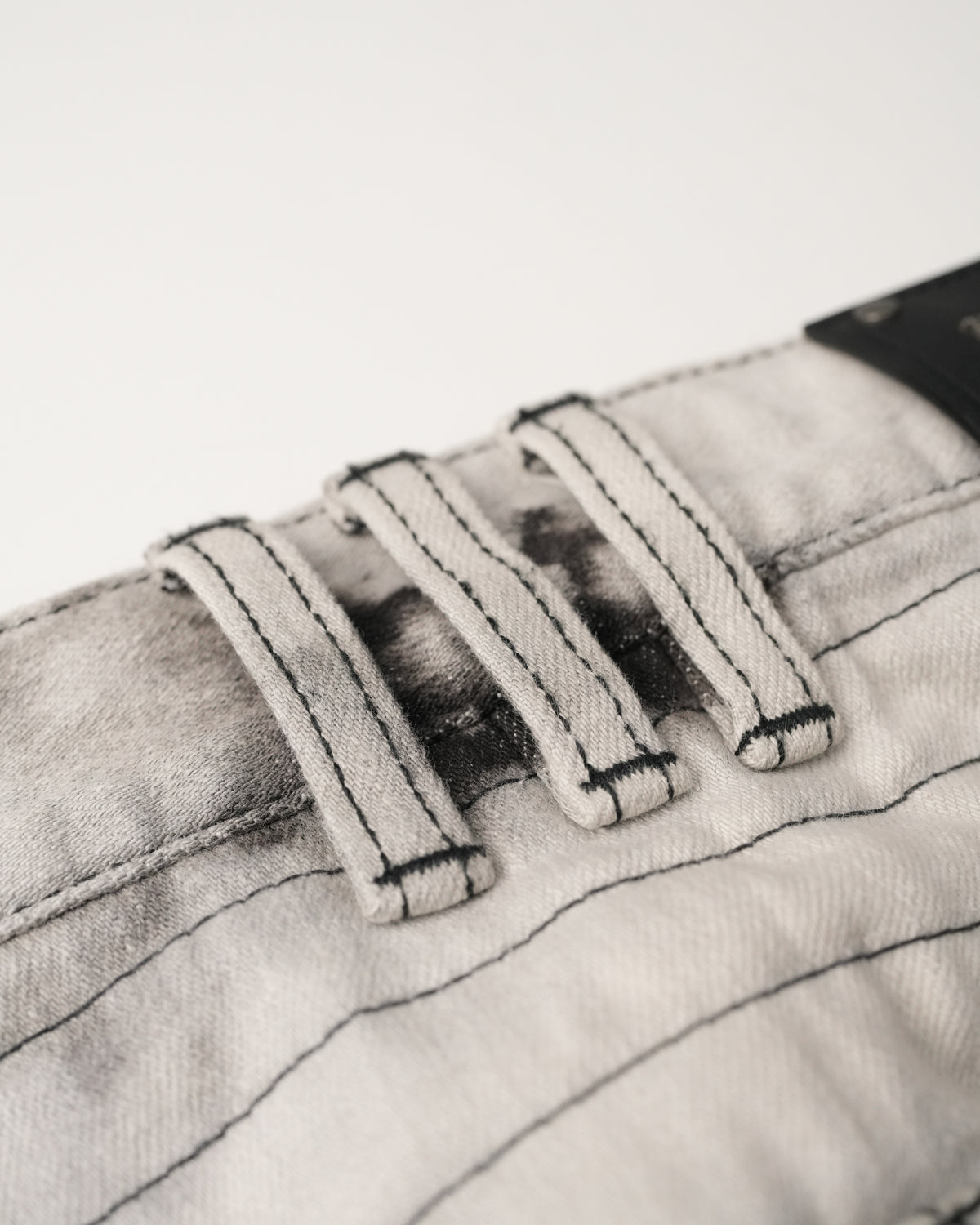 BALMAIN RIPPED BIKER JEANS SIZE 29