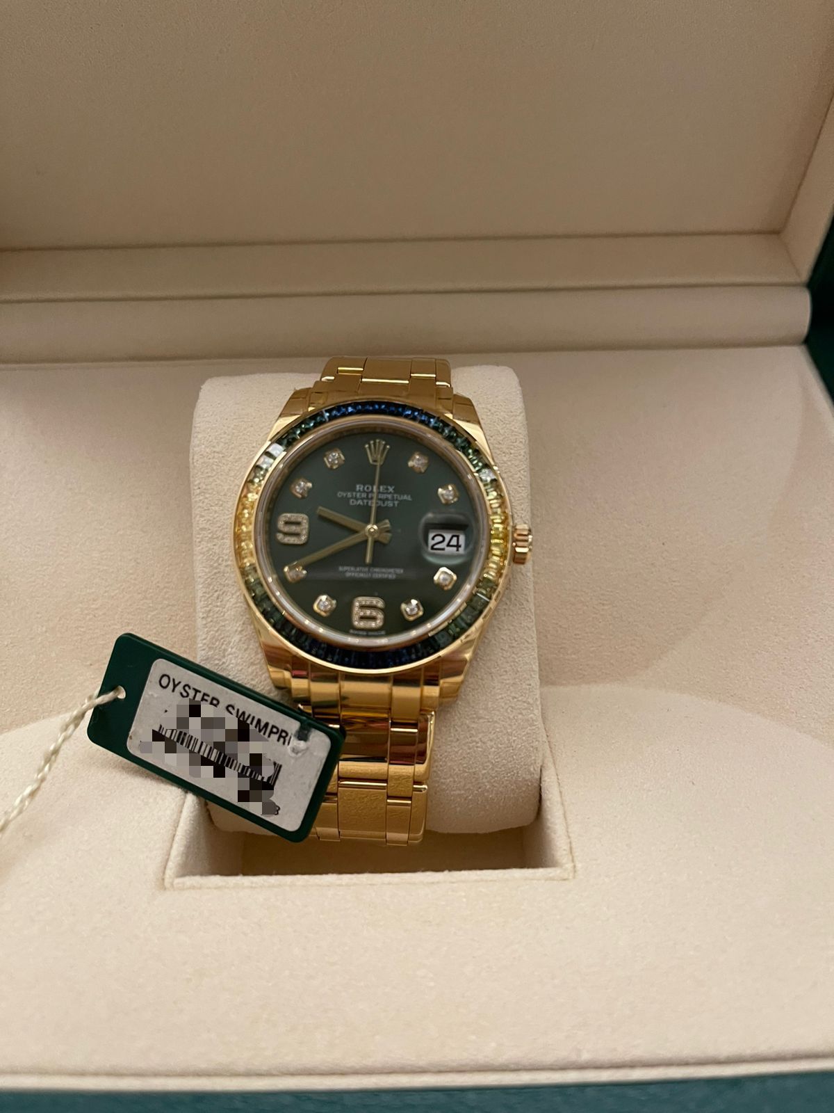 DATEJUST PEARLMASTER 39MM YELLOWGOLD OLIVE GREEN DIAMOND DIAL BAGUETTE SAPPHIRE BEZEL (2021)