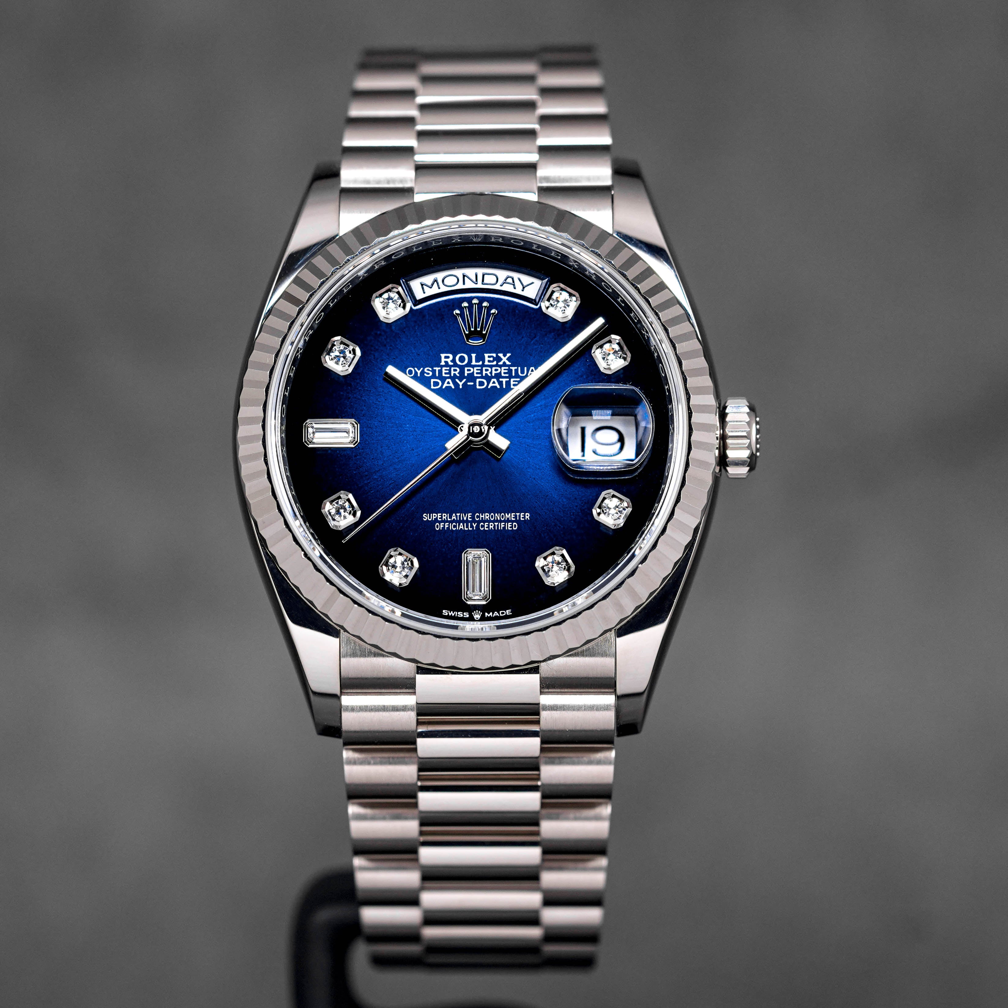 ROLEX DAYDATE 36MM WHITEGOLD BLUE OMBRE DIAMOND BAGUETTE DIAL