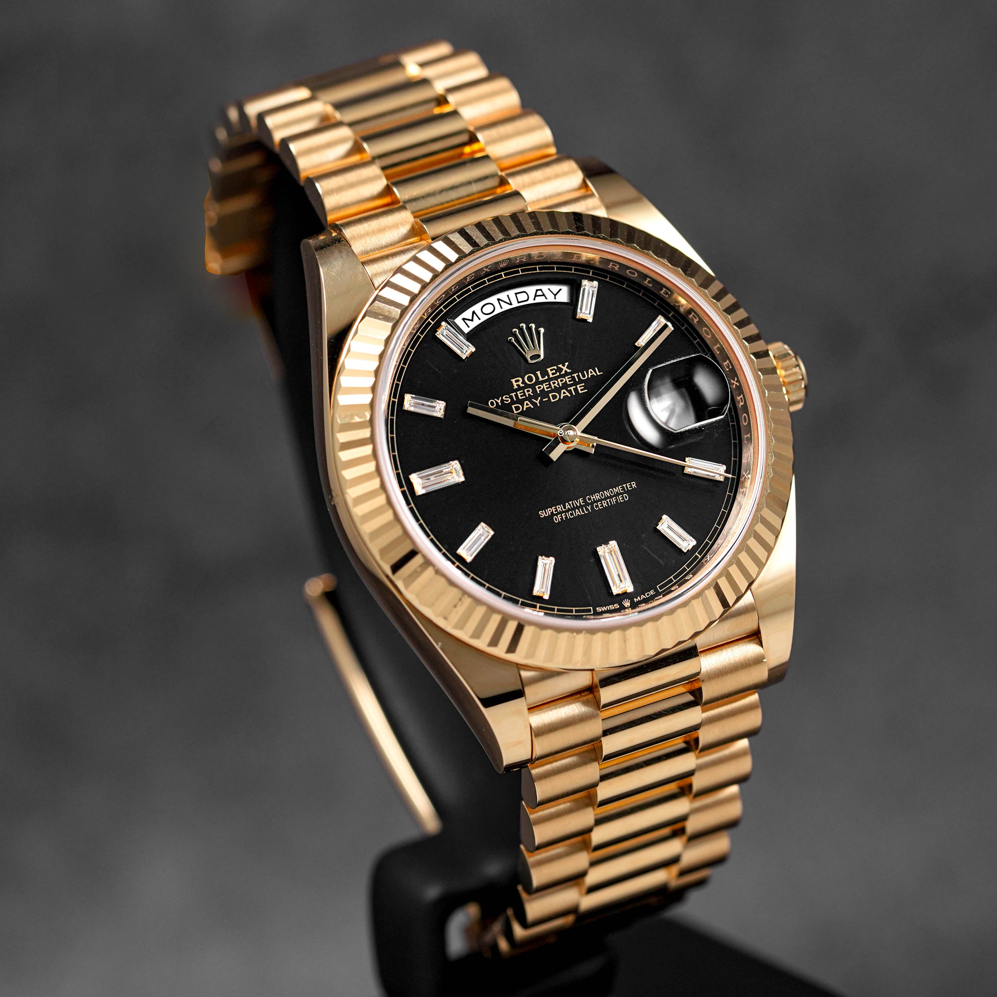 DAYDATE 40MM YELLOWGOLD BLACK BAGUETTE DIAMOND DIAL (2022)