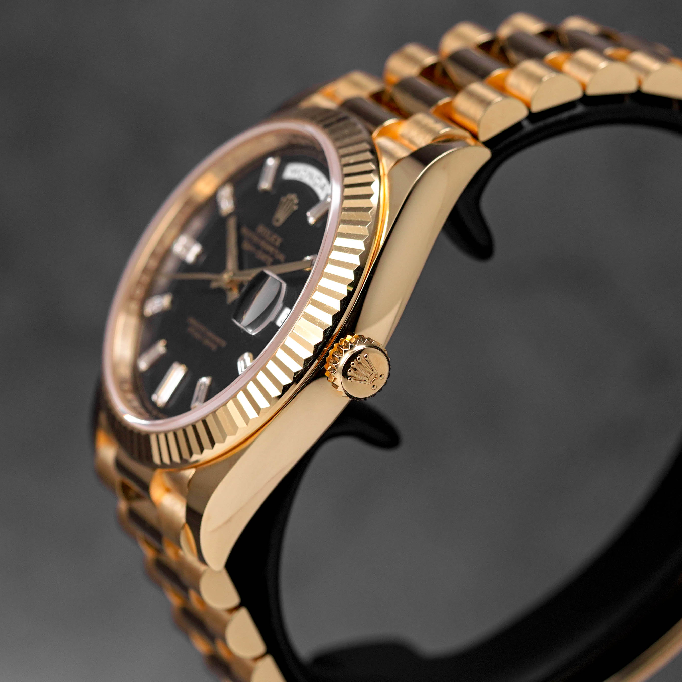 DAYDATE 40MM YELLOWGOLD BLACK BAGUETTE DIAMOND DIAL (2022)